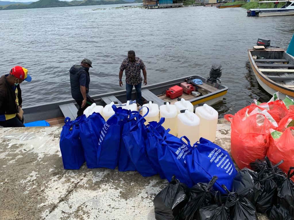 Bantuan untuk pelayan jemaat di Papua dari DPR Papua