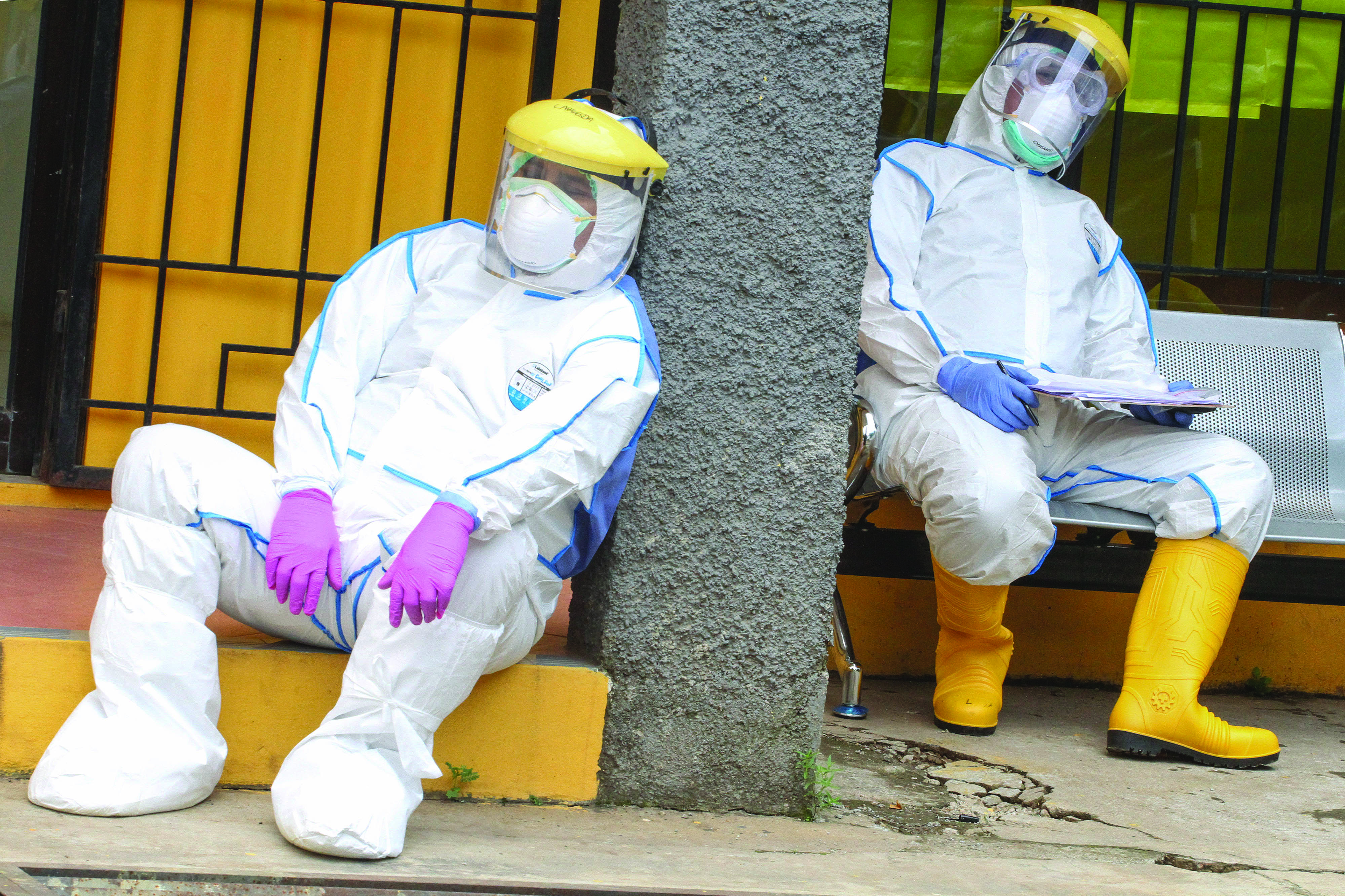 Para tenaga medis merupakan garda terdepan dalam memerangi pandemi virus korona (Covid-19).