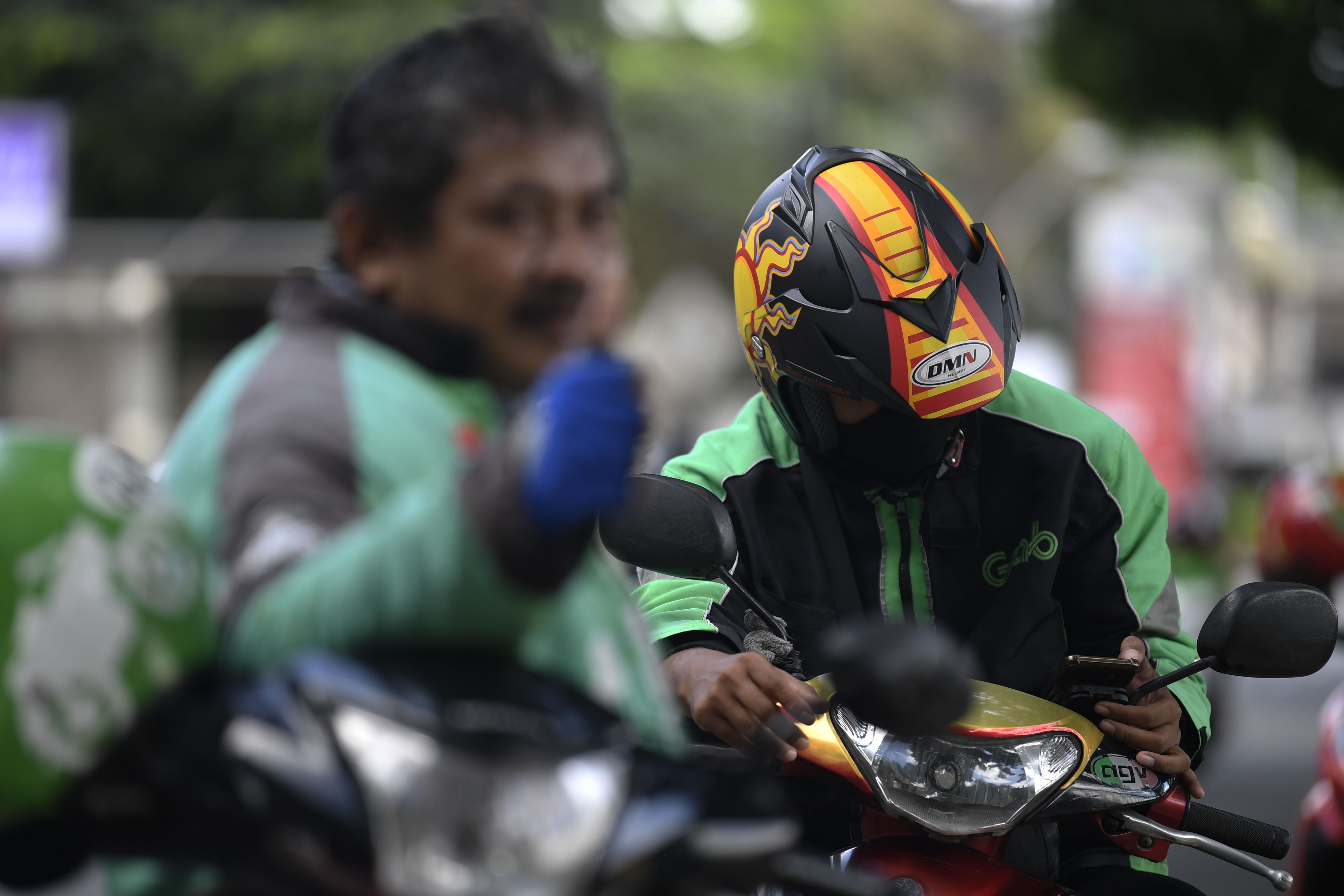 Mulai 7 April 2020, pemerintah melarang transportasi daring khususnya sepeda motor untuk mengangkut penumpang.