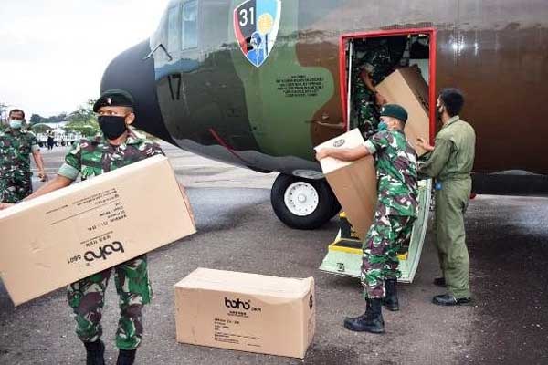 Bantuan dua riba alat pelindung diri (APD) dan masker didistrisbusikan ke sejumlah daerah.