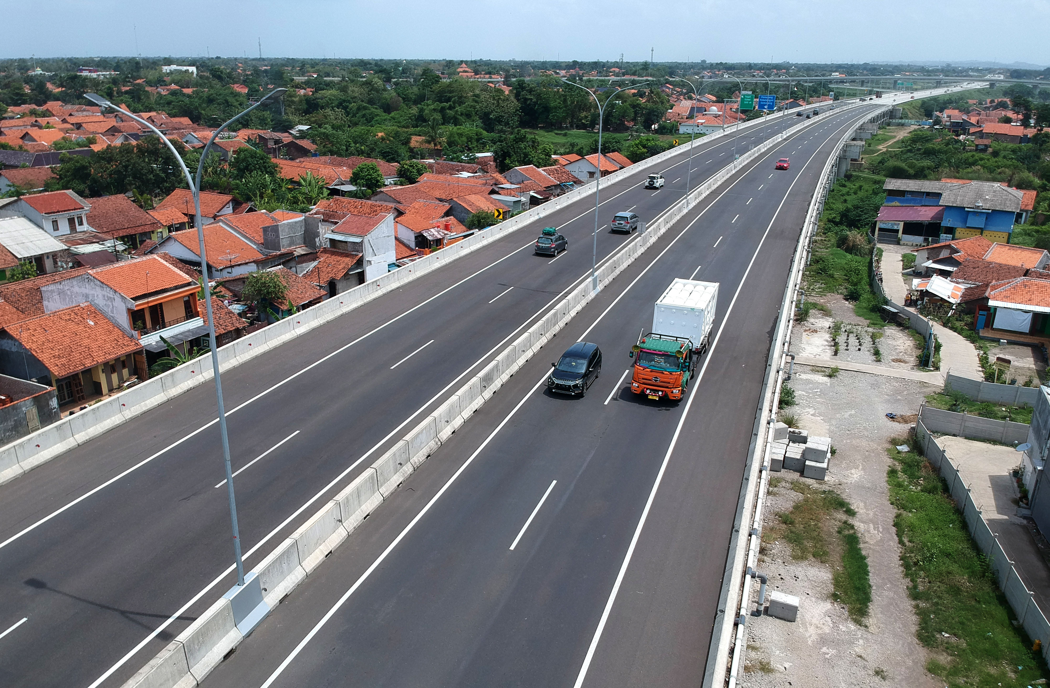 Tol Pejagan-Pemalang di Desa Adiwerna, Kabupaten Tegal, Jawa Tengah