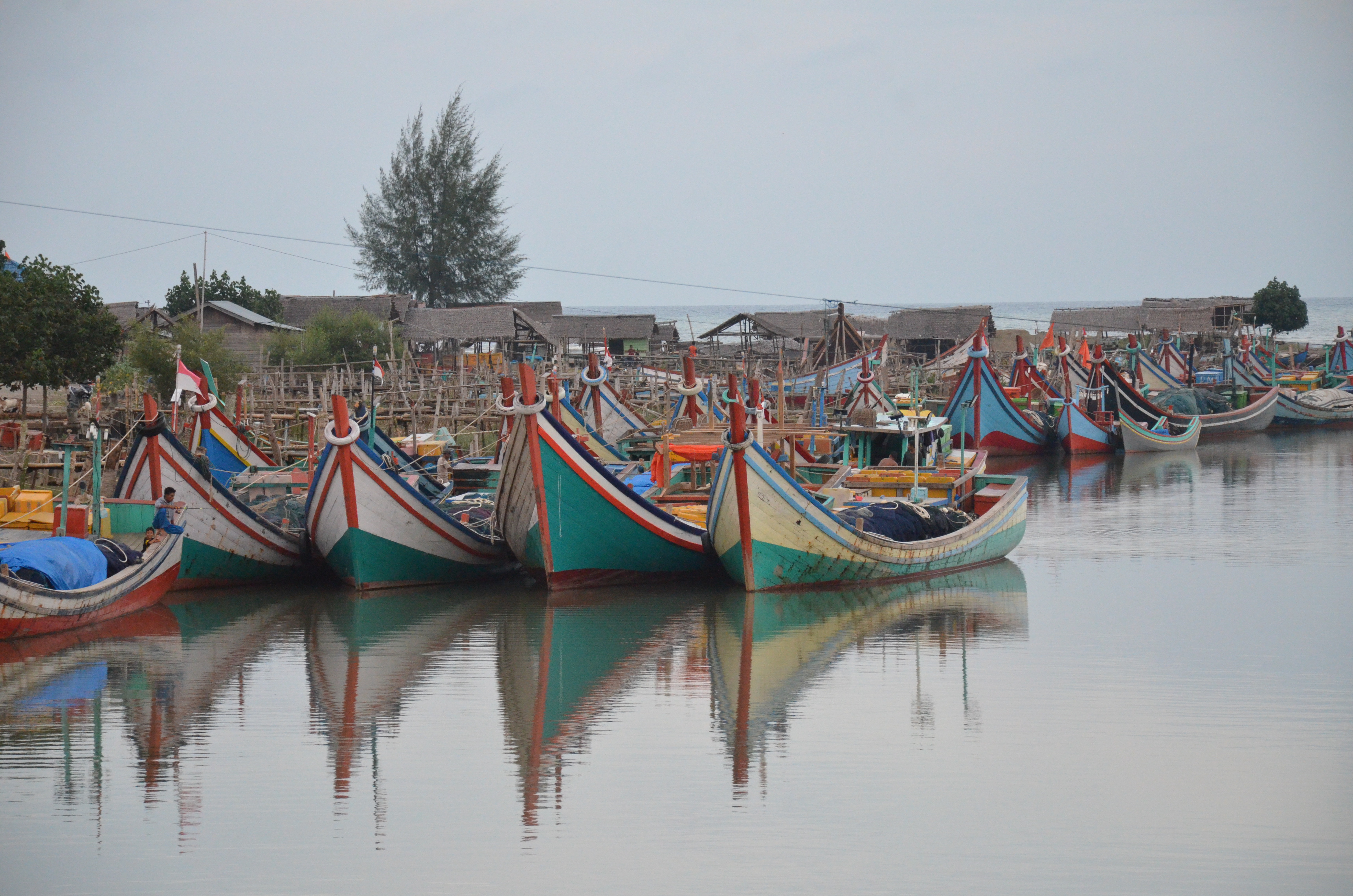 Pekerja sektor perikanan di Aceh terdampak covid-19 karena pasar sepi.