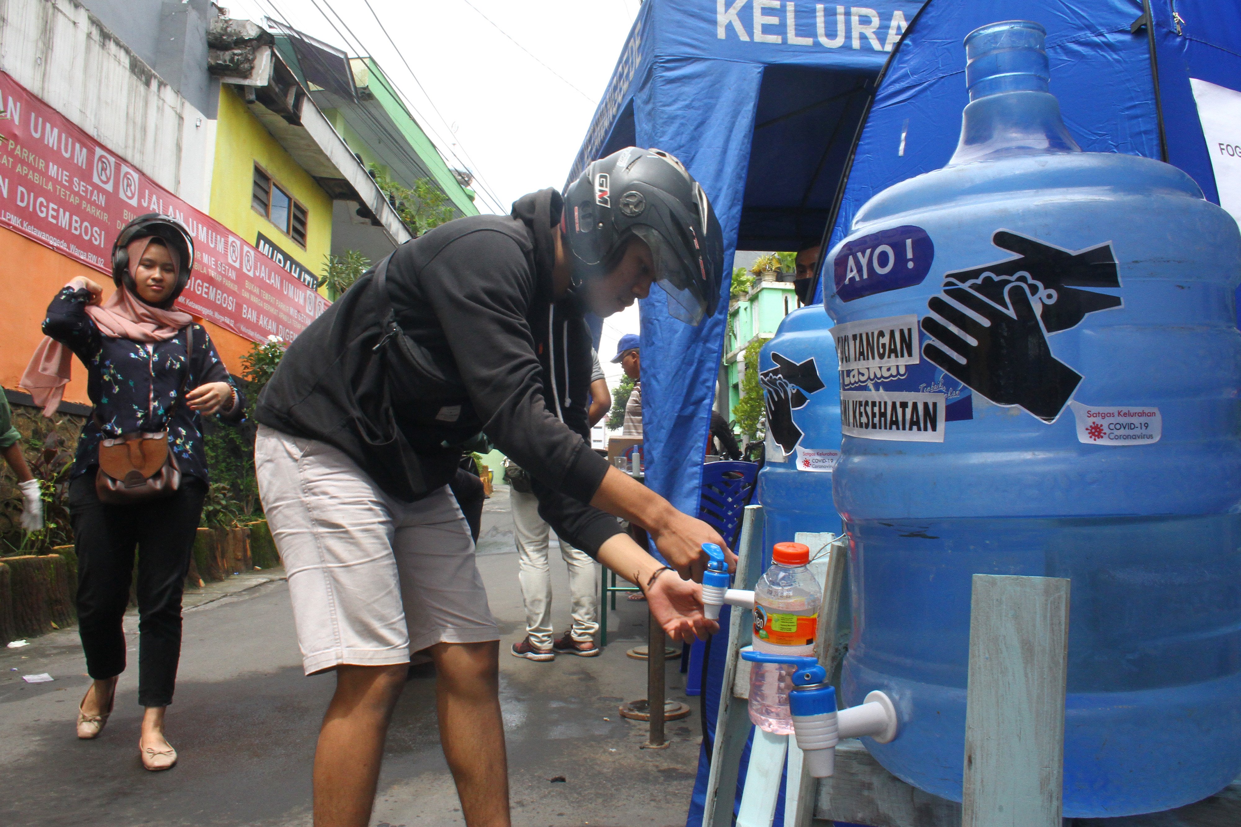 Perilaku hidup sehat, di antaranya dengan rajin mencuci tangan dapat mencegah berbagai penyakit