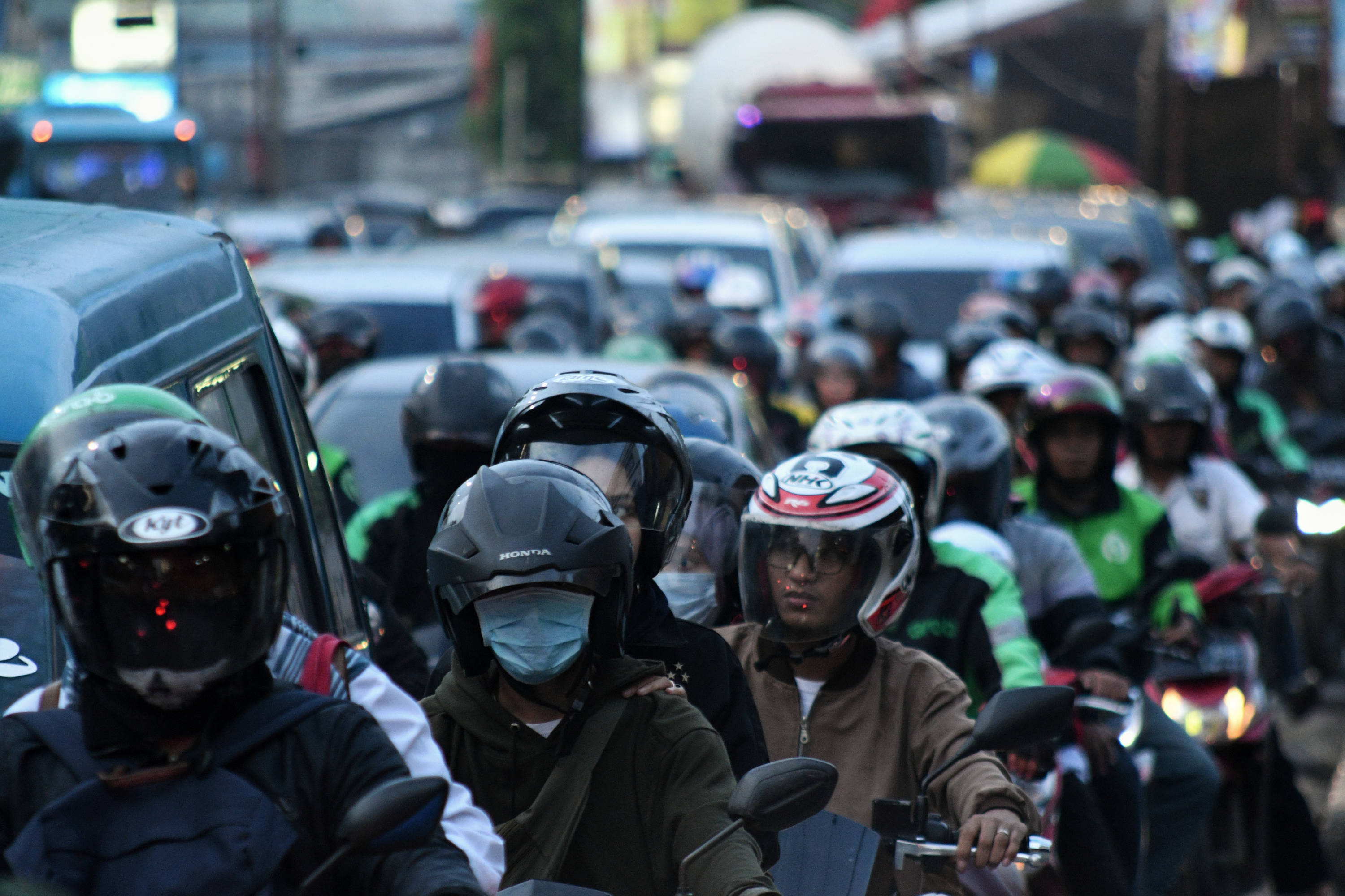 Kepadatan lau lintas di Jalan Margonda Raya, Depok, setelah kebijakan ganjil genap.