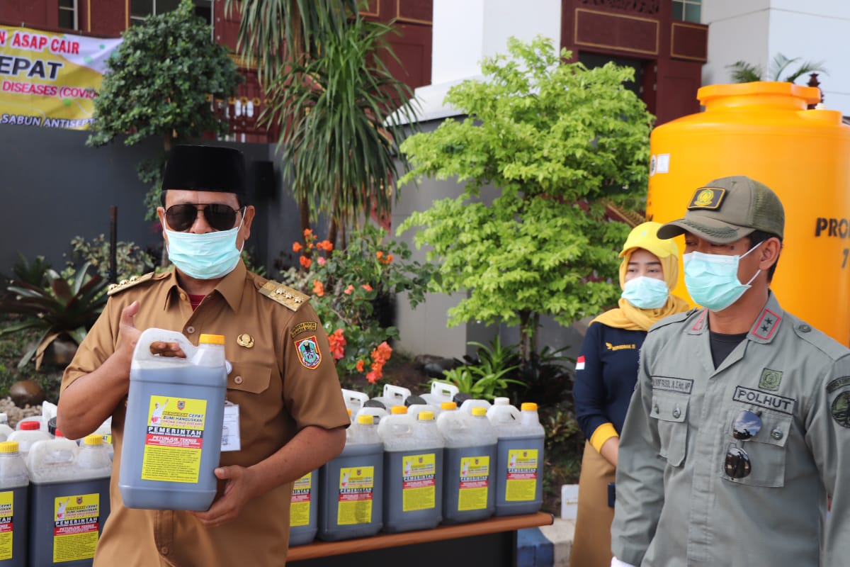 Pemprov Kalsel kembali lakukan Penyemprotan Desinfektan Serentak ke seluruh wilayah Kalsel.