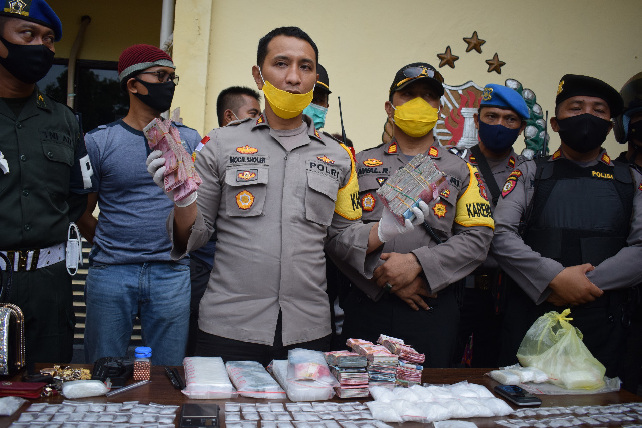Polres Kota Palu mengungkap perkara disertai barang bukti sabu seberat 1,.054,58 gram, dalam Operasi Pekat Tinombala 1.