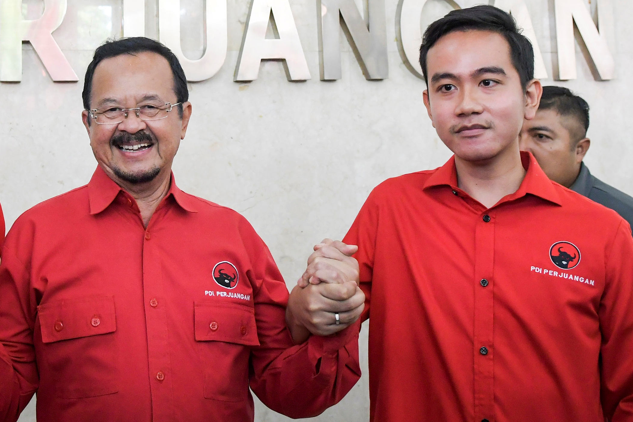 Bakal calon Wali Kota Solo Gibran Rakabuming Raka (kanan) dan Achmad Purnomo.