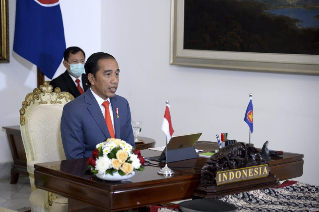 Presiden Joko Widodo mengikuti KTT ASEAN Plus Three secara virtual dari Istana Bogor, Jawa Barat, Selasa (14/4/2020). 