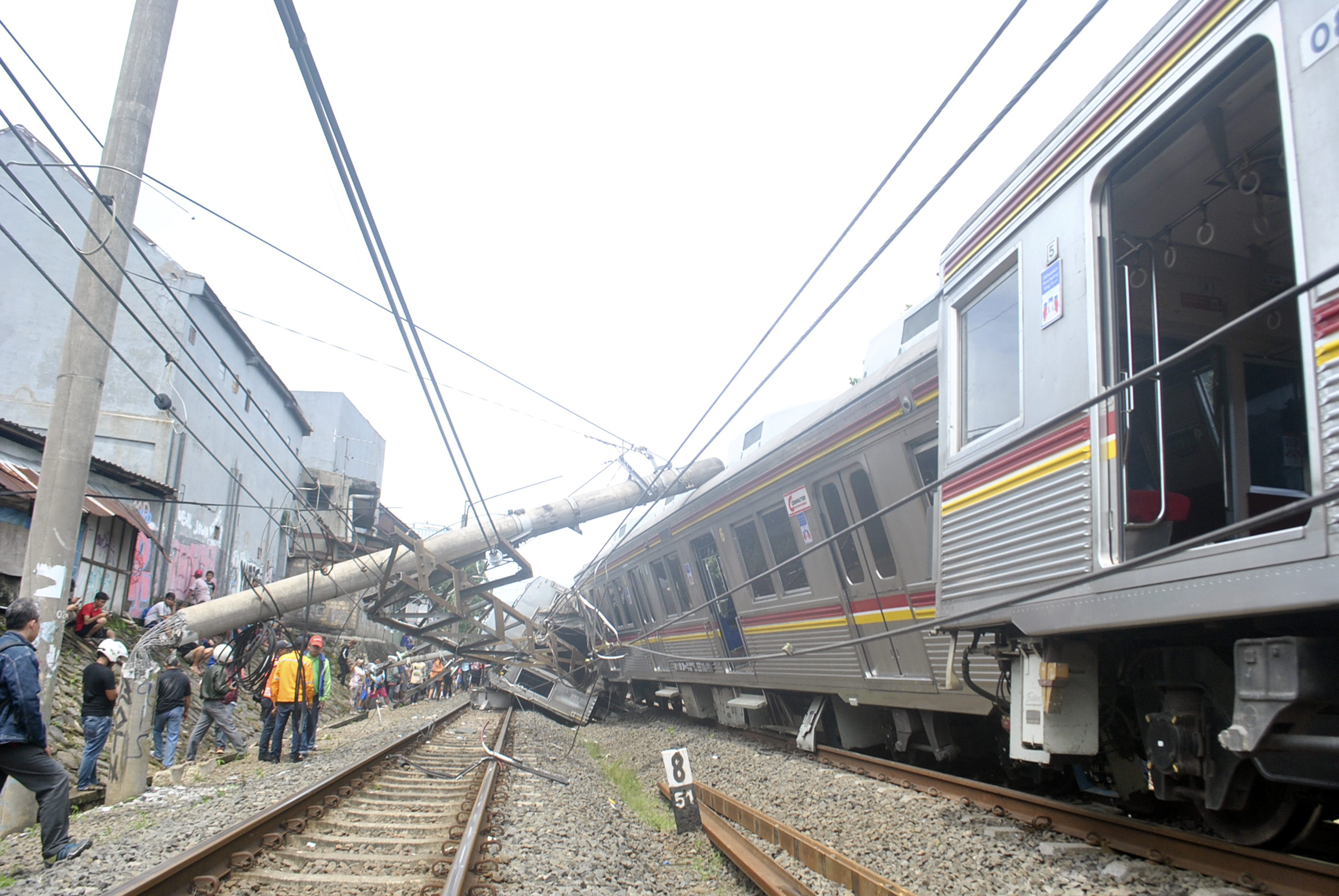 Ilustrasi KRL anjlok.