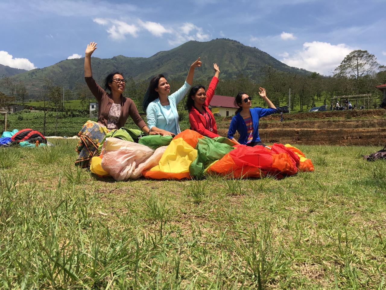 Ilustrasi perempuan berkebaya