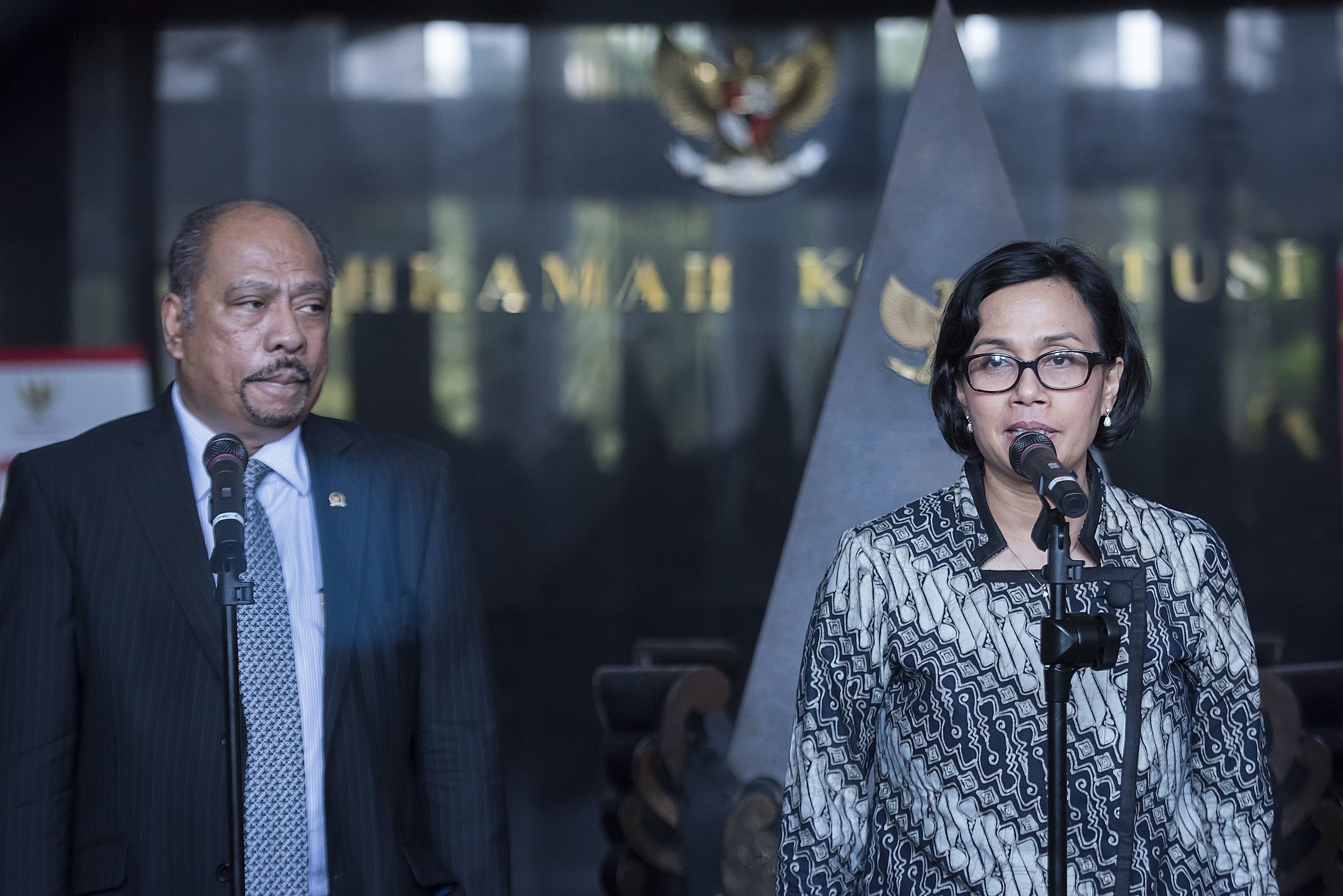 Anggota Komisi XI Mechias Markus Mekeng dan Menteri Keuangan Sri Mulyani