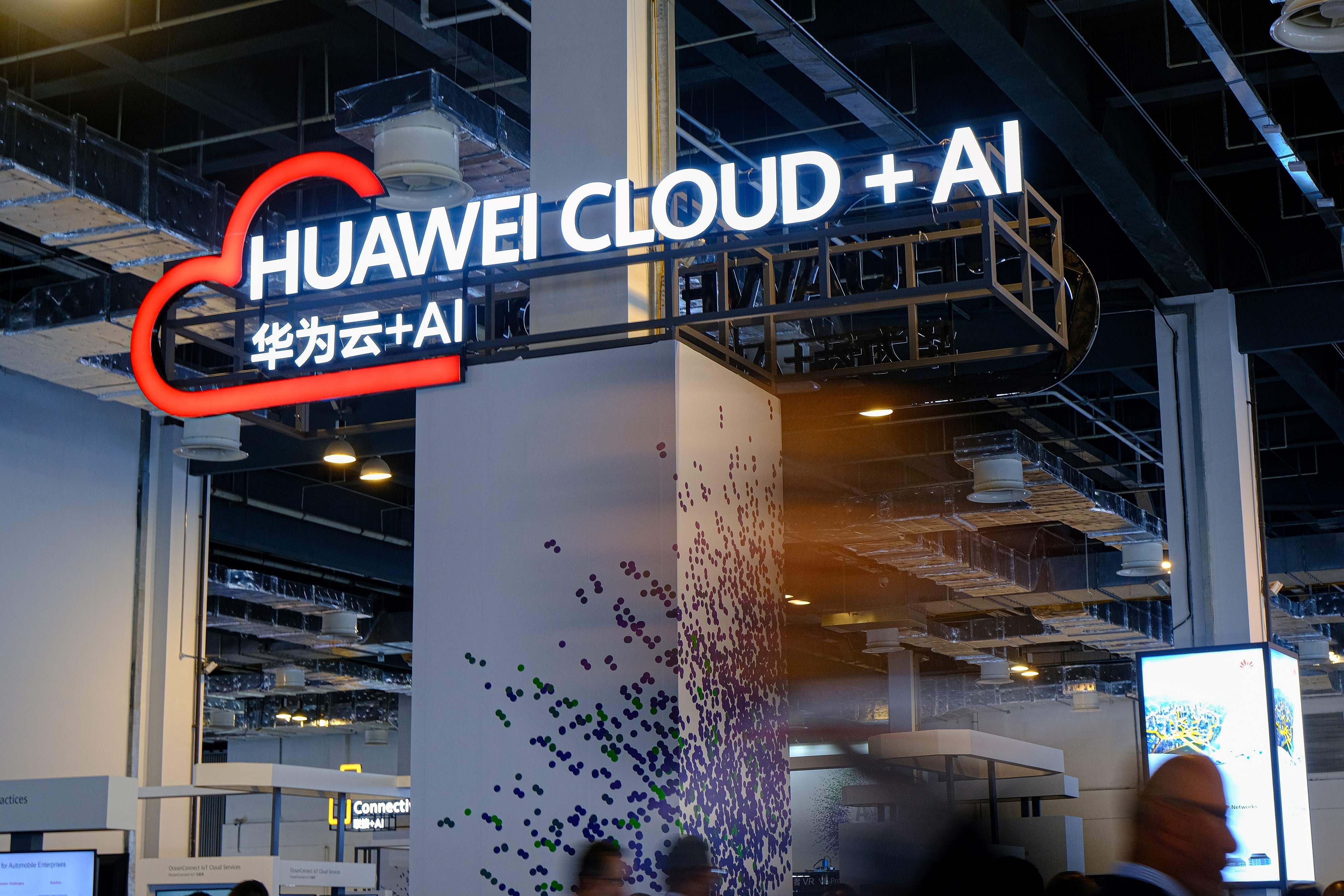 Logo Huawei Cloud pada konferensi Huawei Connect 2019 di Shanghai Tiongkok pada 18 September, 2019.