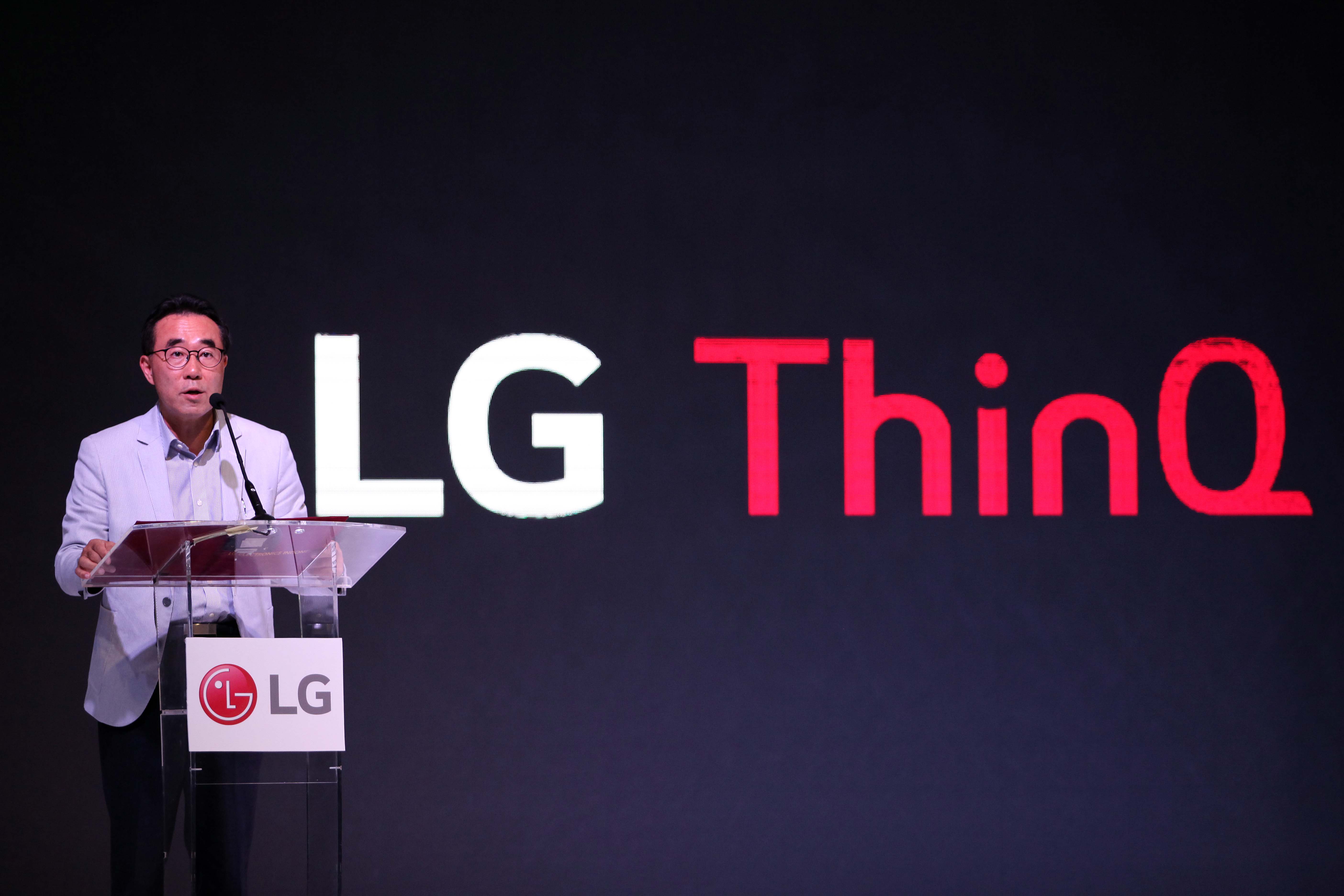 Presdir LG Electronics Indonesia Seungmin Park menyampaikan keterangan pers perihal produk-produk LG ThinQ di Jakarta.