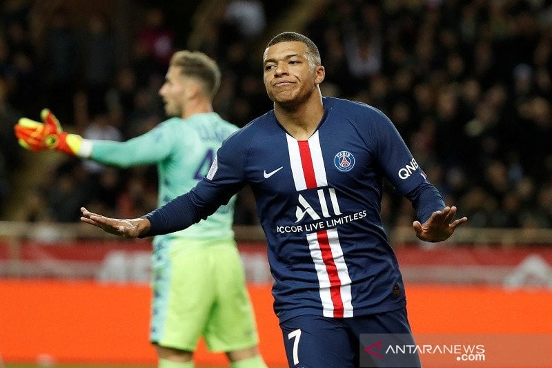 Penyerang Paris Saint-Germain Kylian Mbappe menolak melakukan selebrasi berlebihan usai mencetak gol ke gawang bekas timnya AS Monaco.