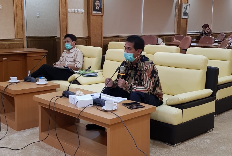  Dirjen Tanaman Pangan, Kementan Suwandi saat video confrence dengan wartawan di Jakarta, Selasa (7/4).