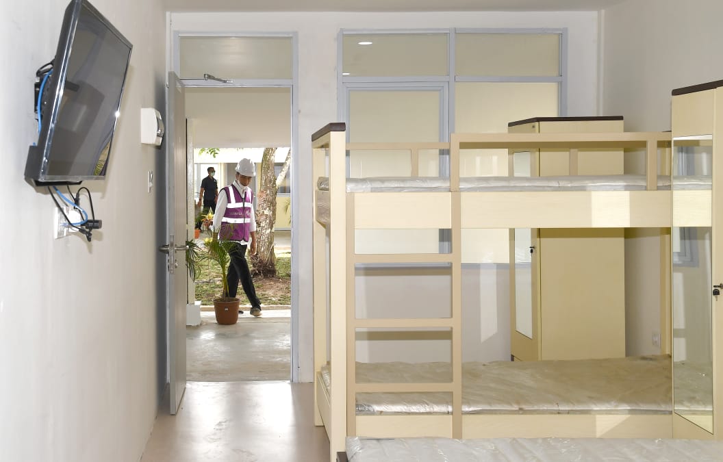 Presiden Joko Widodo meninjau kesiapan Rumah Sakit Darurat Penanganan Covid-19 yang berada di Pulau Galang, Kepulauan Riau