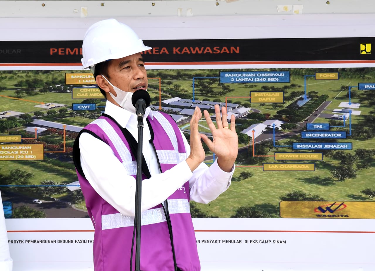 Presiden Joko Widodo saat memberikan keterangan pers di Pulau Galang, Kepulauan Riau.