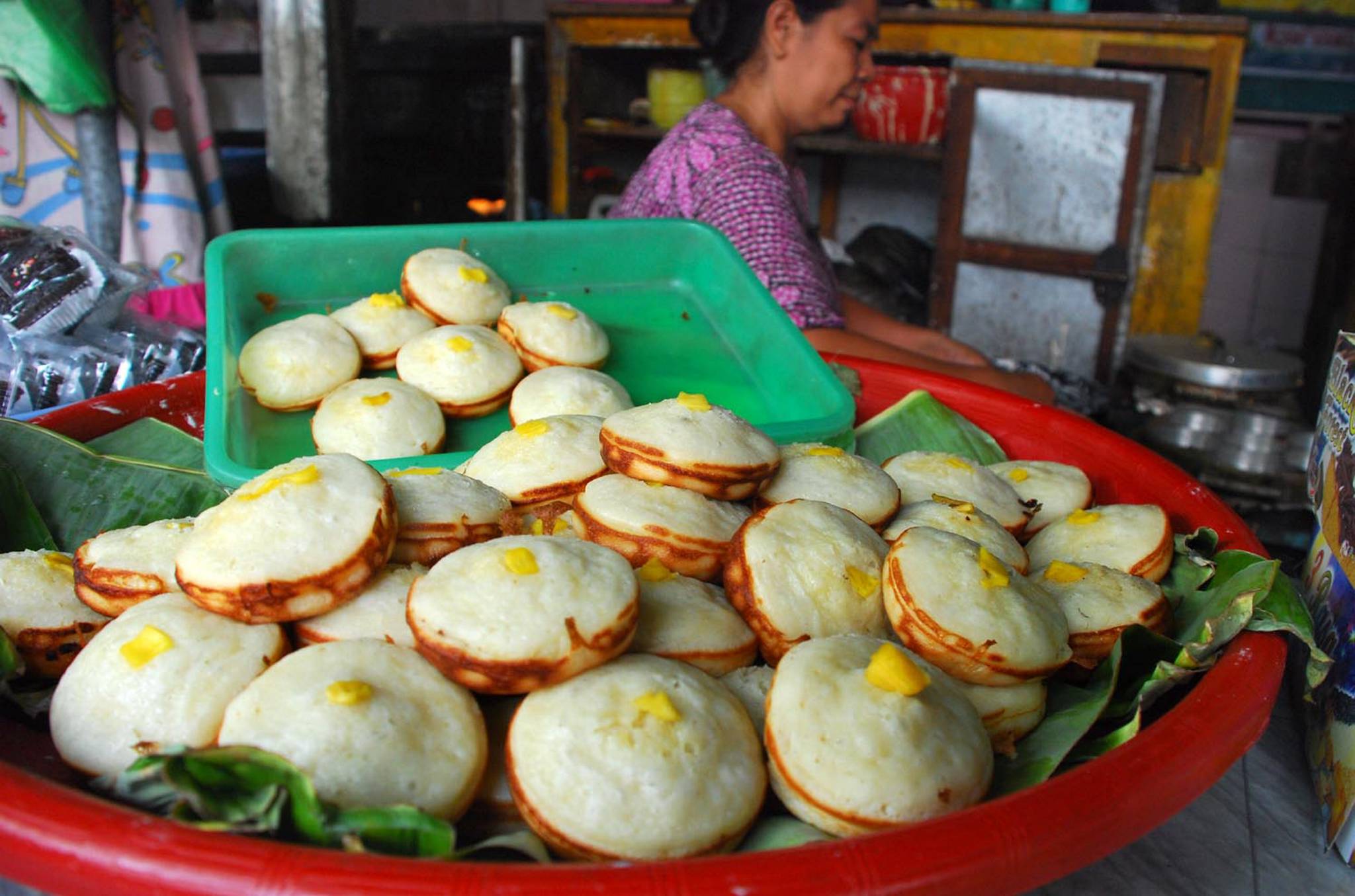 Kue apem merupakan kue khas untuk tradisi megengan menjelang Ramadan. 