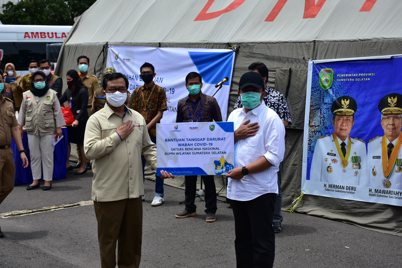 Penyerahan bantuan APD dari BUMN di Sumsel 