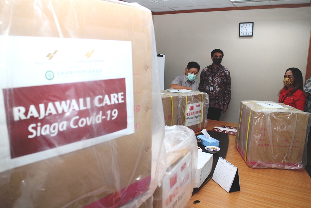 Sebanyak 12 ribu masker disumbangkan untuk Pemerintah Provinsi Jawa Tengah.