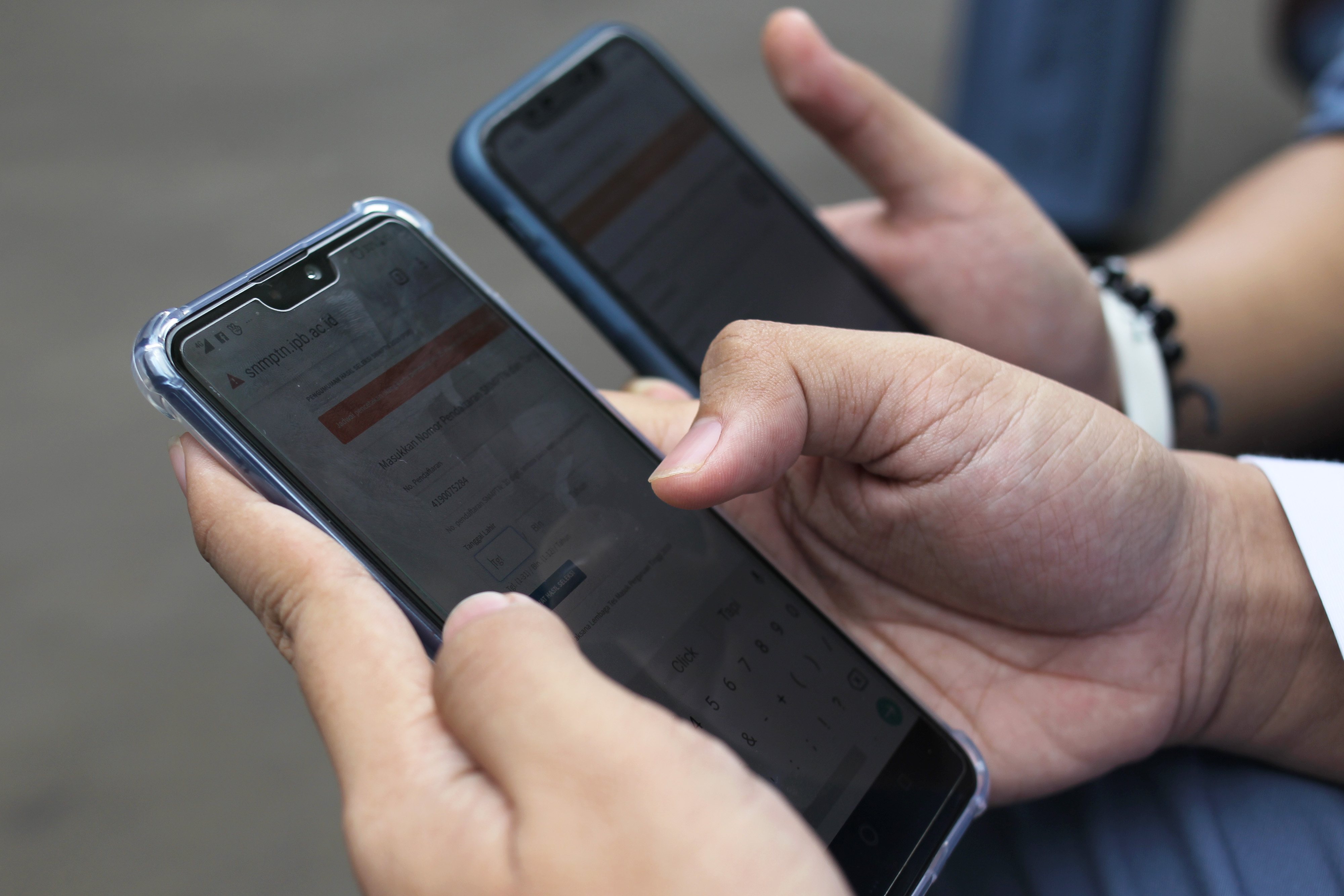 Siswa saat mengakses pengumuman Seleksi Nasional Masuk Perguruan Tinggi Negeri (SNMPTN) pada 2019