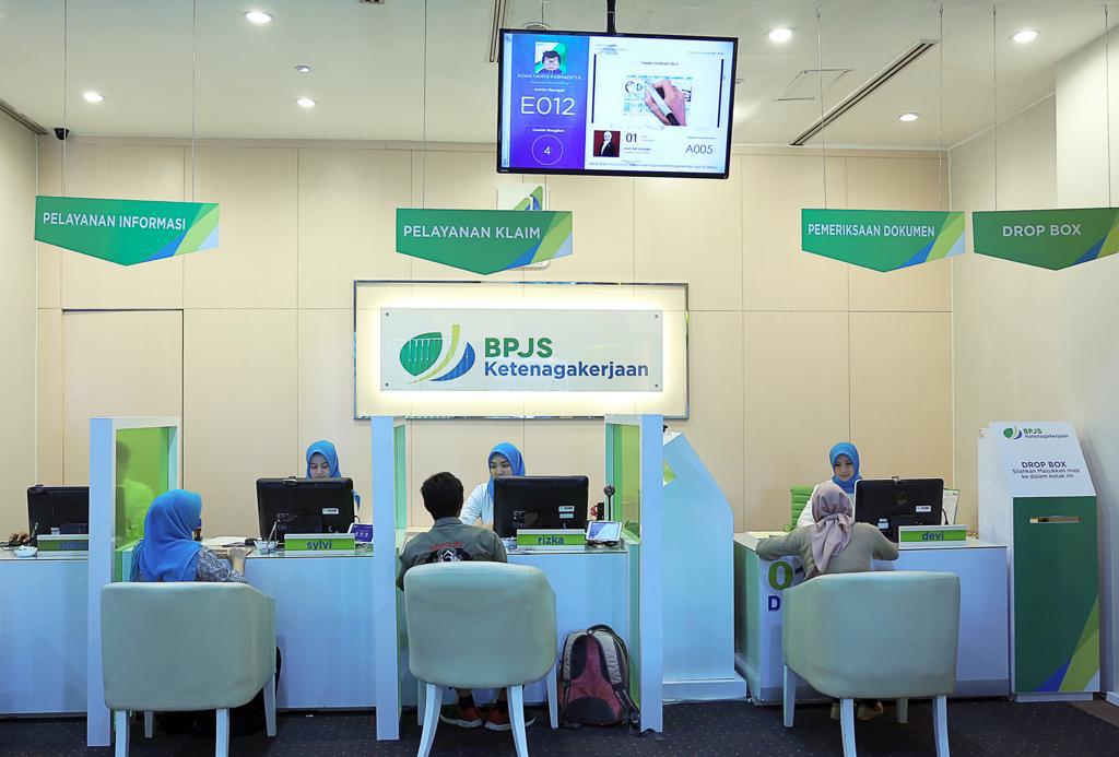 Suasana Kantor Kantor Cabang BPJAMOSTEK Jakarta Sudirman sebelum pandemi Covid-19. 