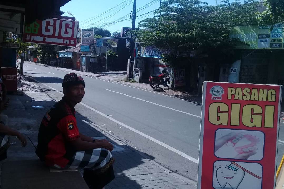 Petugas di Kota Denpasar