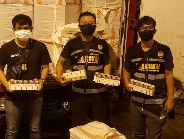 Jutaan rokok ilegal polos dan berpita cukai palsu diamankan oleh Kanwil Bea Cukai Jawa Timur I dan Bea Cukai Sidoarjo.