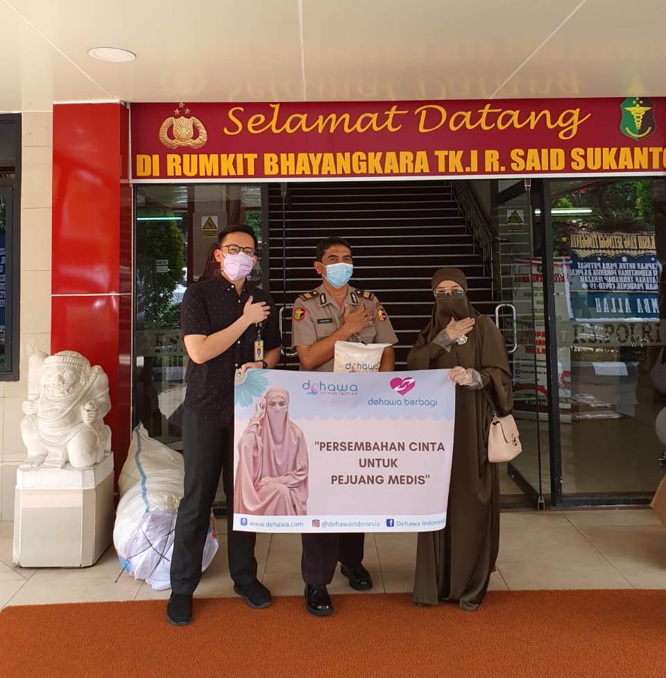 Penyerahan bantuan APD untuk Rumah Sakit Bhayangkara Tingkat I Said Sukanto, Jakarta.