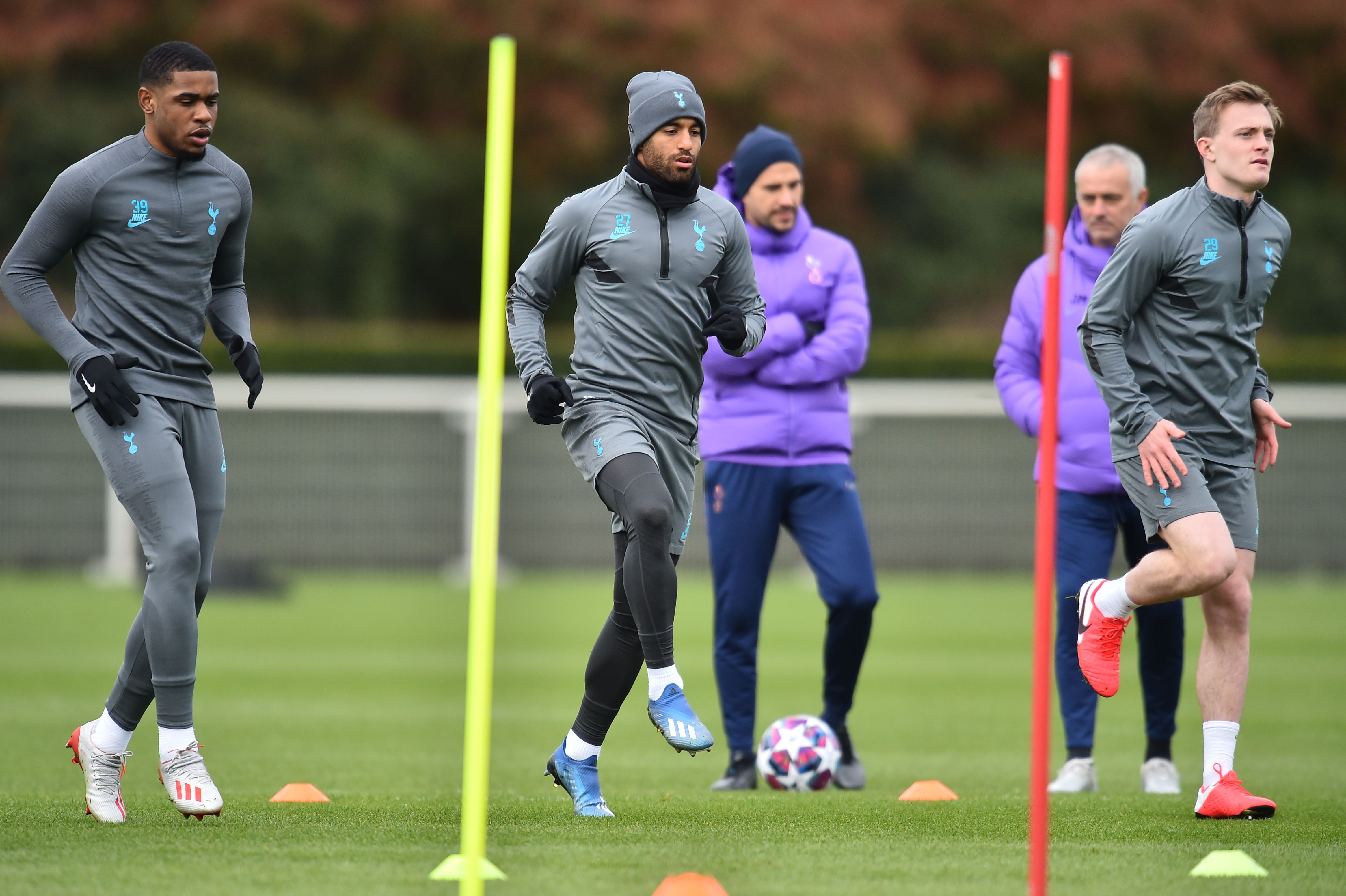 Para pemain Tottenham Hotspur berlatih pada 9 Maret lalu.