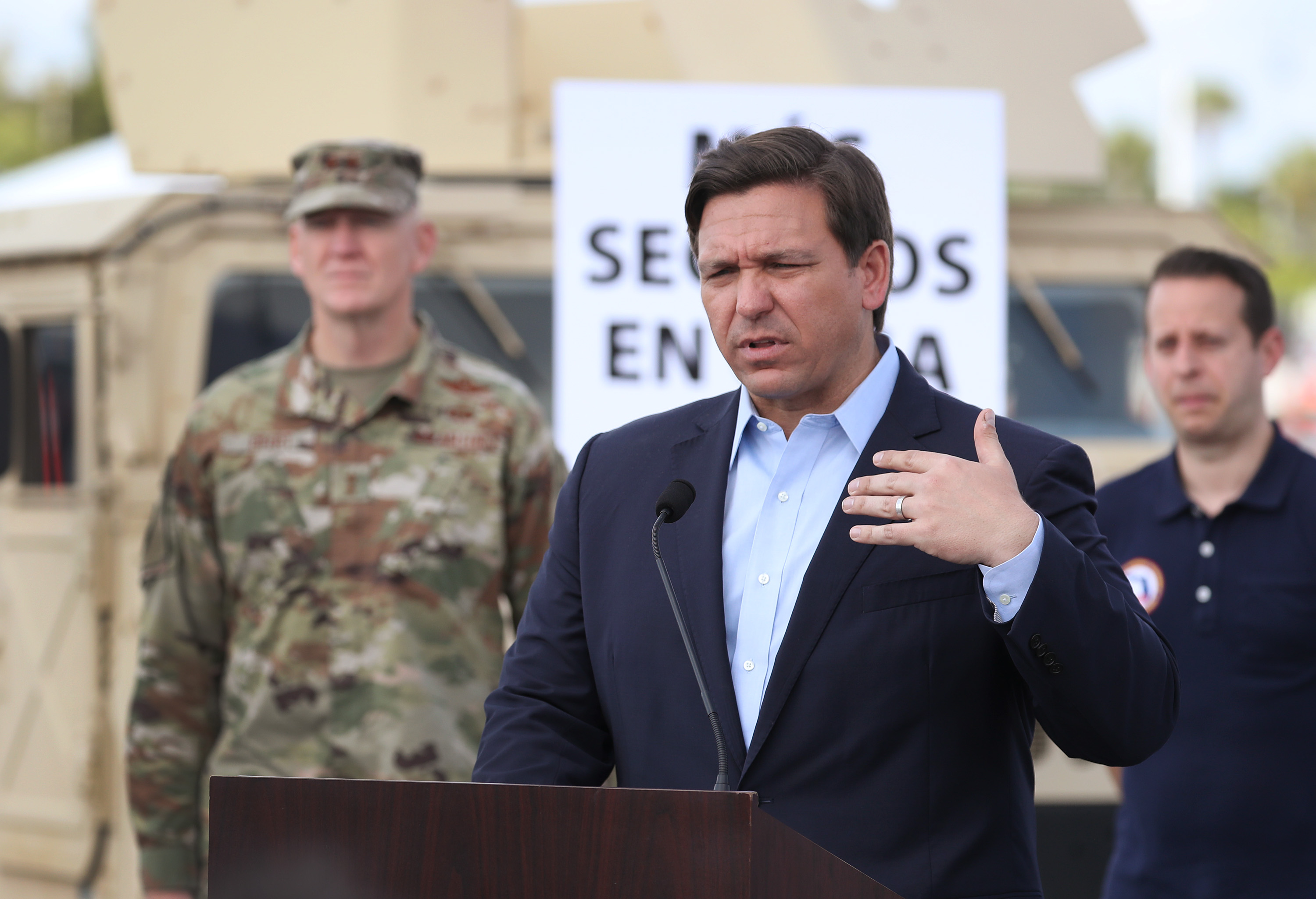 Gubernur Florida Ron DeSantis