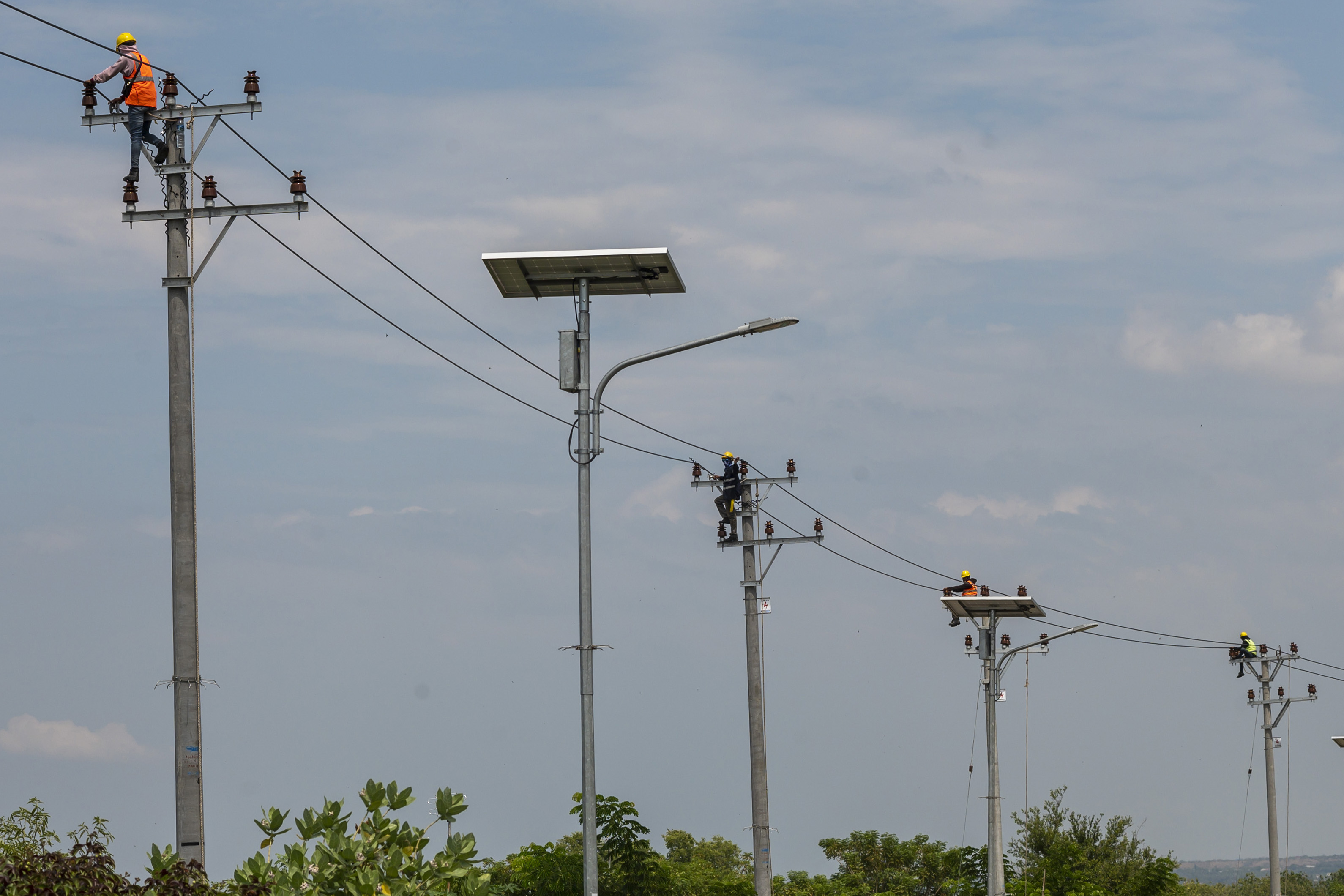 Pelanggan PLN dari masyarakat kurang mampu akan mendapat bantuan berupa pembebasan atau pemotonga tagihan. 