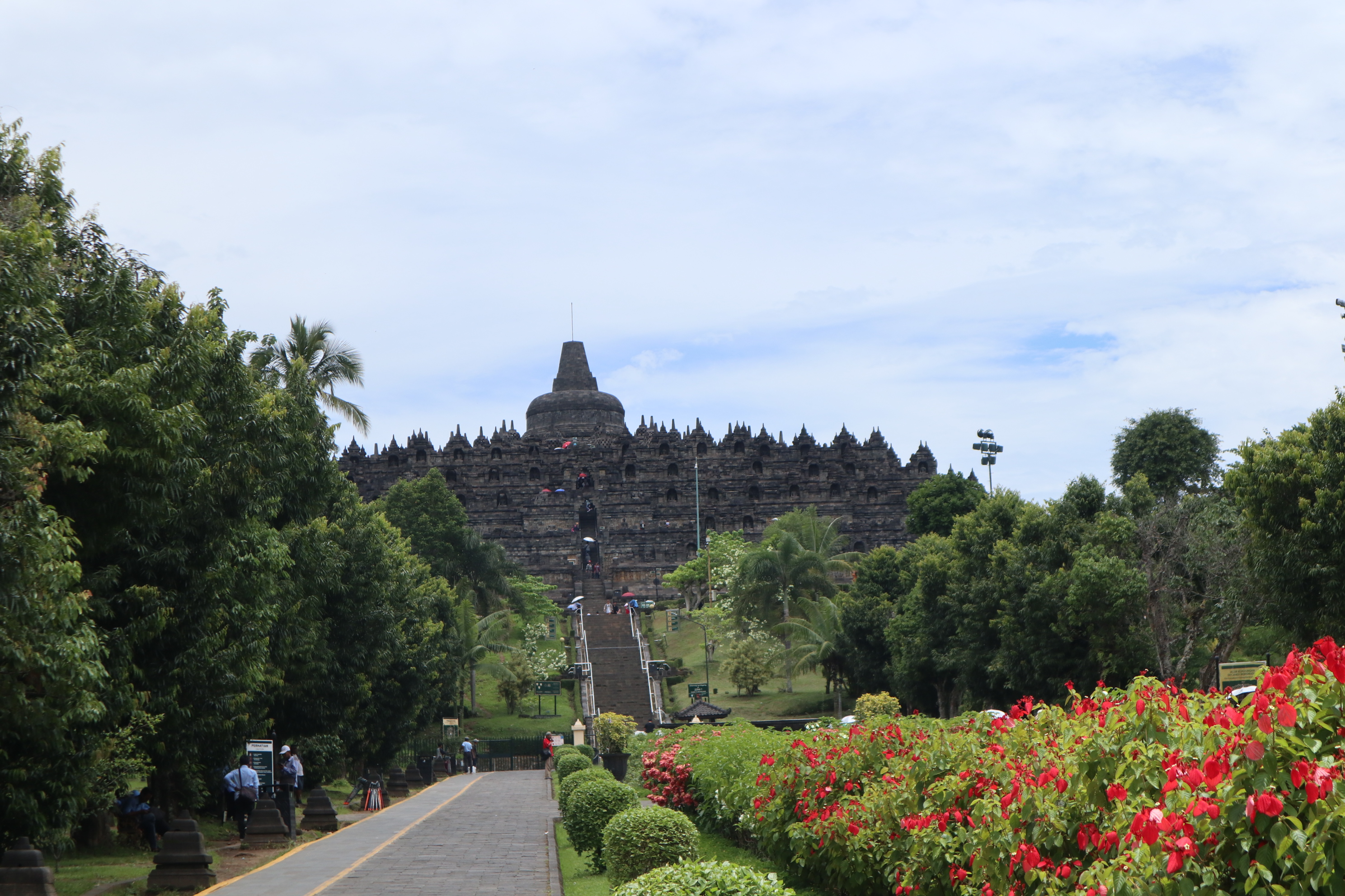  PT Taman Wisata Candi Borobudur, Prambanan & Ratu Boko (TWC) memperpanjang masa penutupan ketiga candi hingga 21 April 2020.