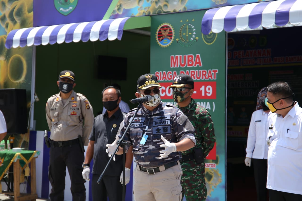 Bupati Muba Dodi Reza Alex mengecek pos perbatasan di Muba sebagai antisipasi pencegahan penyebaran covid-19 lebih meluas.