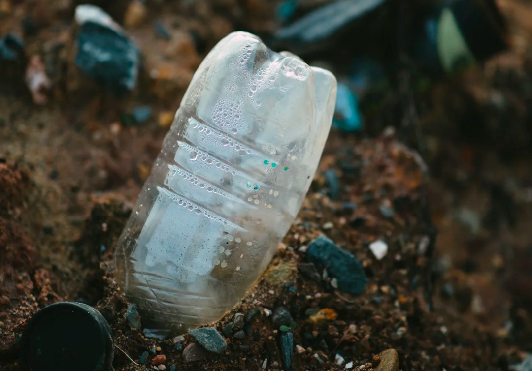 Limbah produk empat raksasa minuman yang ada di enam negara berkembang setara dengan emisi 1,5 juta mobil.