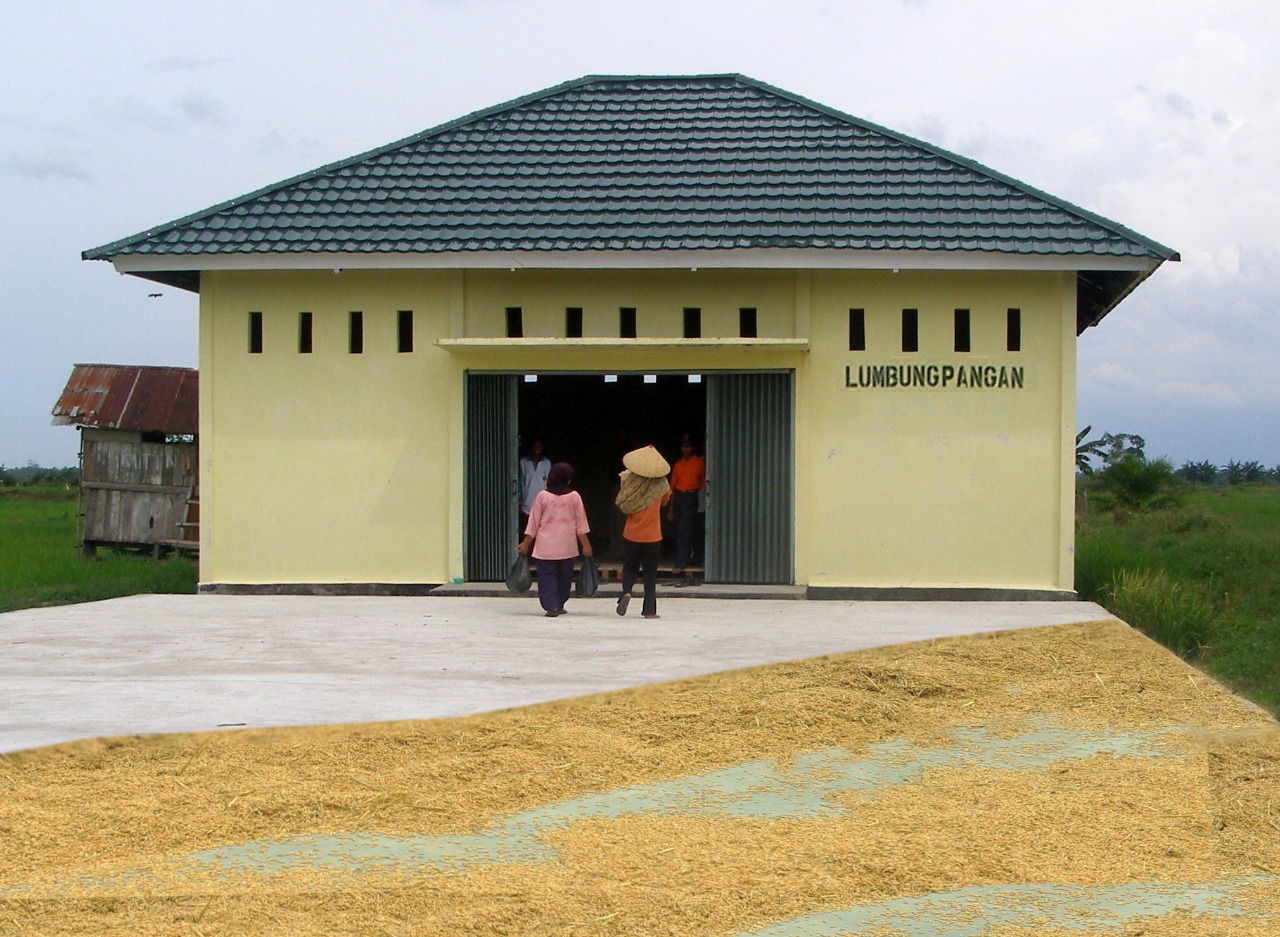 Masyarakat didorong memperkuat cadangan pangan masyarakat melalui kegiatan Lumbung Pangan Masyarakat (LPM). 