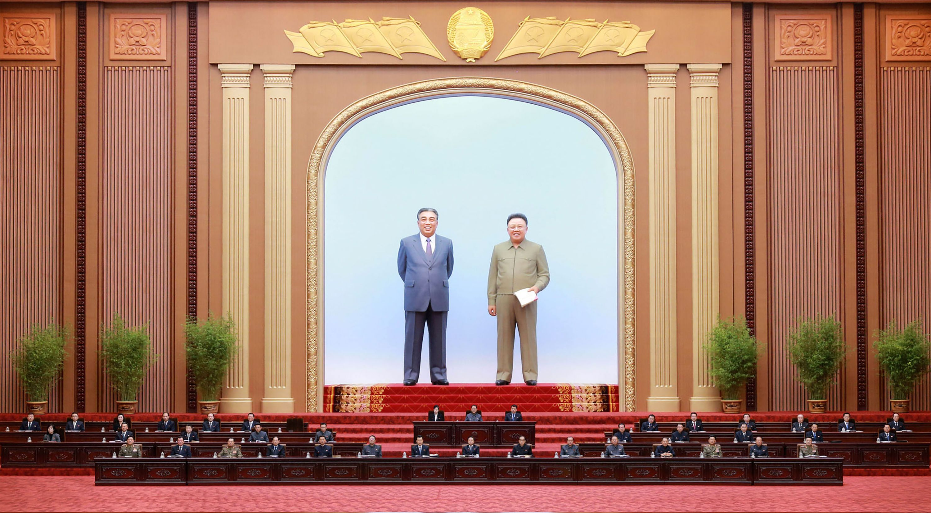 Warga Korea Utara diajari sejak lahir untuk menghormati Kim Il Sung dan putra serta penggantinya, Kim Jong Il, ayah dari pemimpin saat ini.