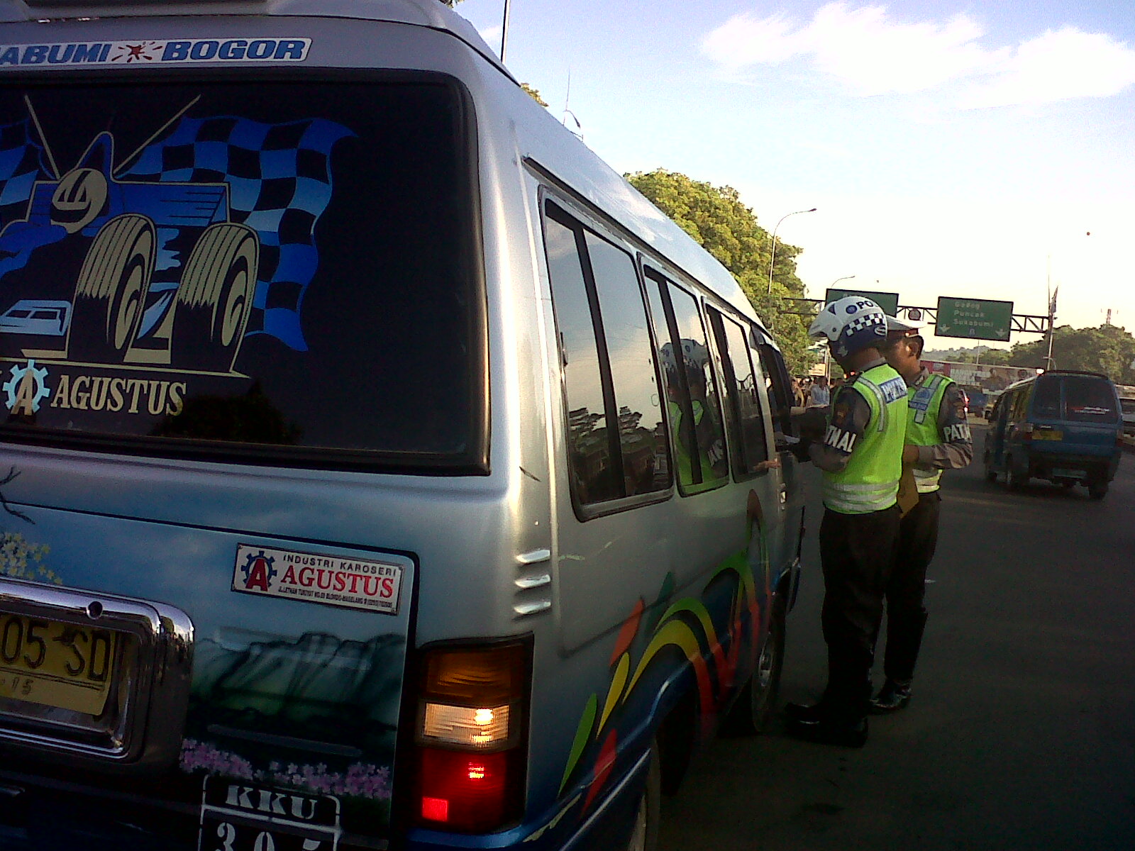 Jalur puncak sebagai pintu masuk ke Cianjur diperketat saat penerapan PSBB di DKI Jakarta