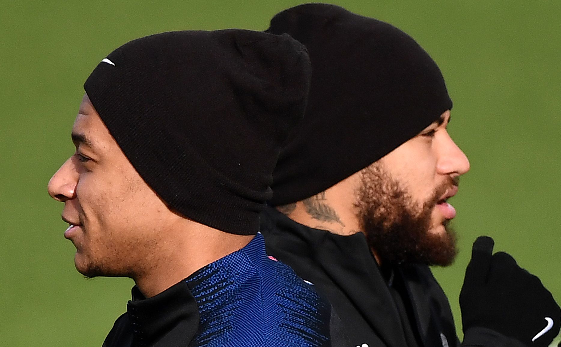 Neymar dan Mbappe sedang menjalani sesi latihan di Saint-Germain-en-Laye, Paris bagian barat, 3 Maret 2020.