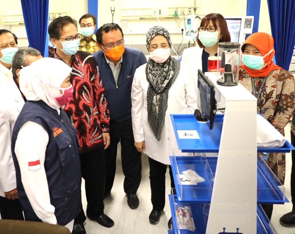  Robot ini mampu melayani pasien covid-19 tanpa mengharuskan tenaga kesehatan bertatap langsung dengan pasien.