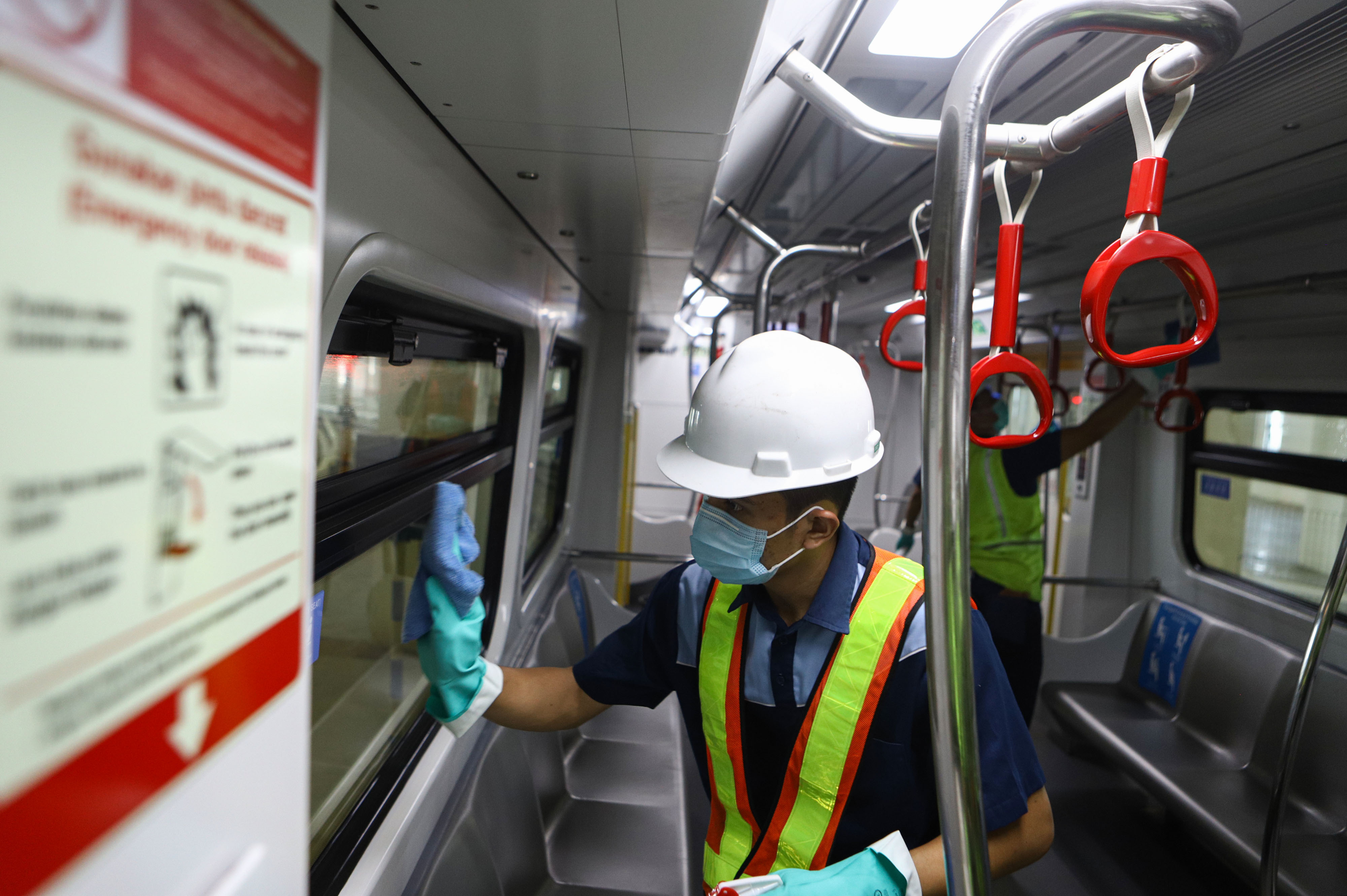 LRT selalu dicuci agar terjaga kebersihannya