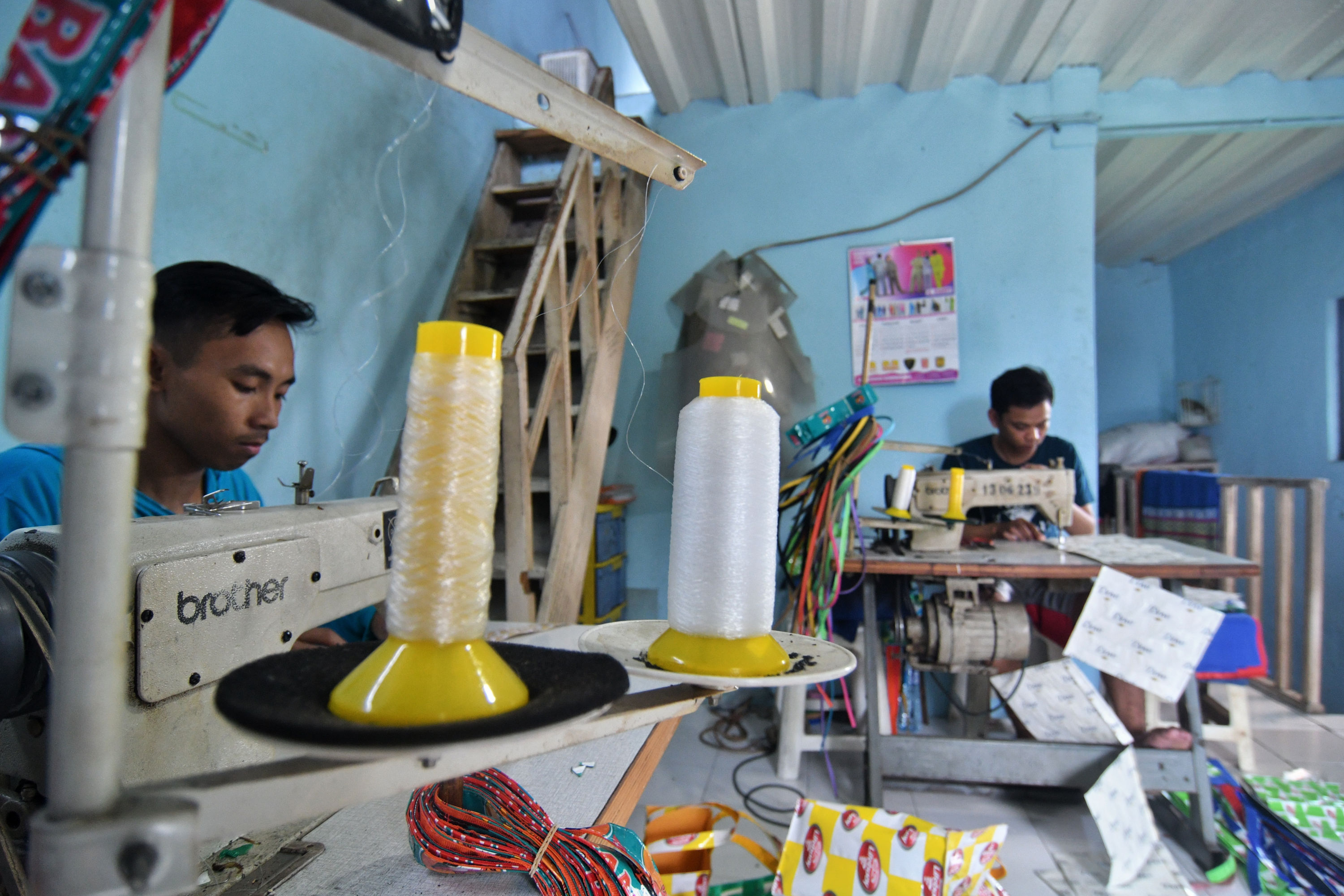 Pekerja sektor industri paling terdampak dengan wabah virus korona yang terjadi. 