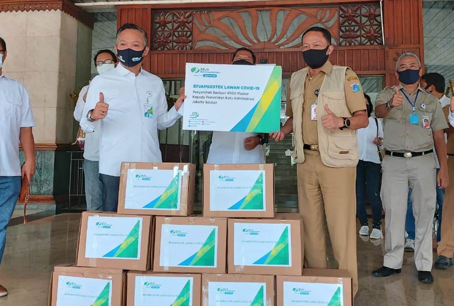 Penyerahan 4.000 masker kepada Posko Gugus Tugas Percepatan Penanganan Covid-19 Jaksel.  