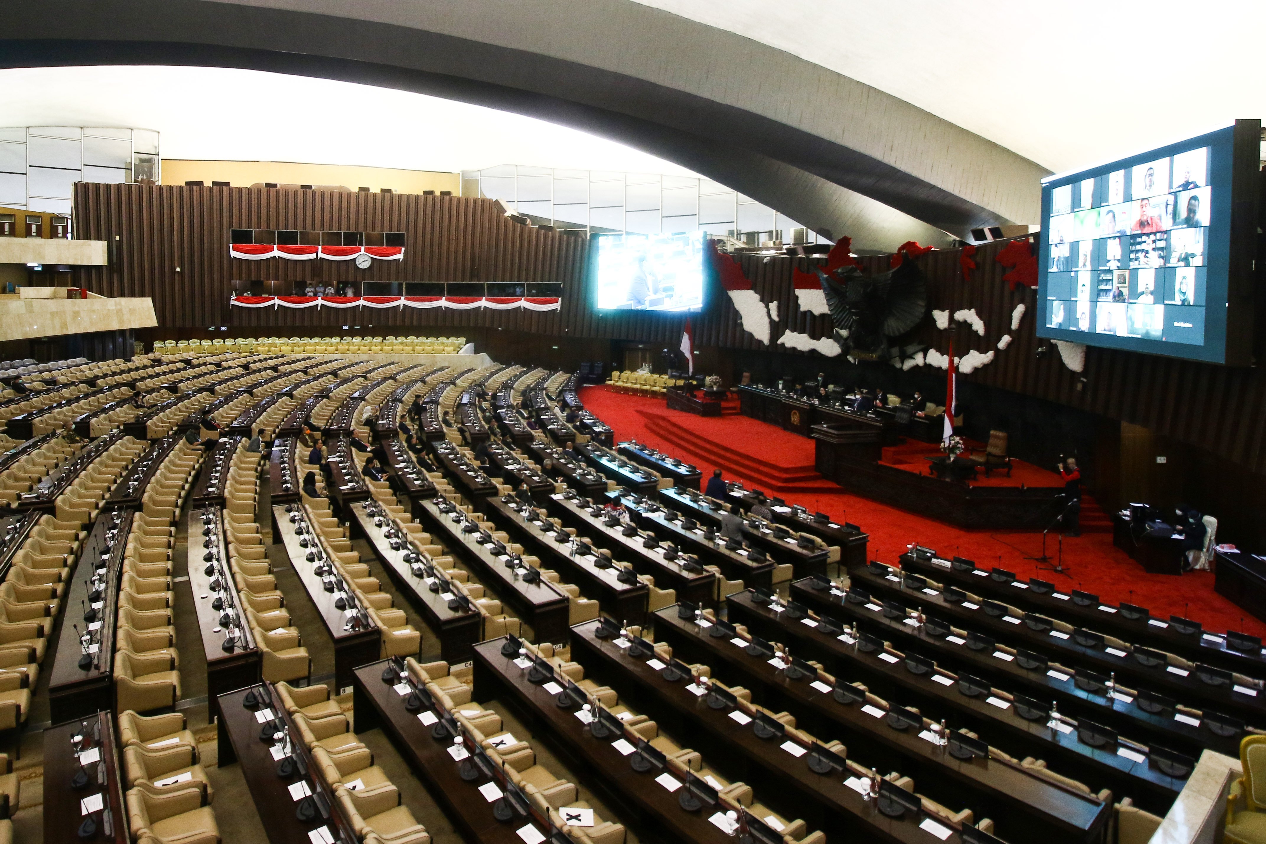 uasana Rapat Paripurna DPR Pembukaan Masa Persidangan III Tahun Sidang 2019-2020 di Kompleks Parlemen, Senayan, Senin (30/3).