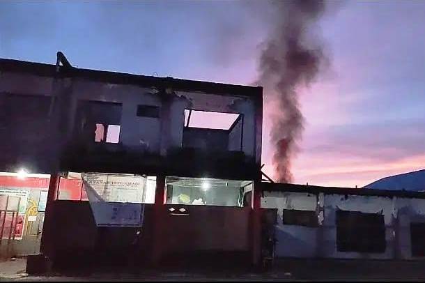 Trik membakar sesuatu di dalam Lapas Sorong untuk melarikan diri.