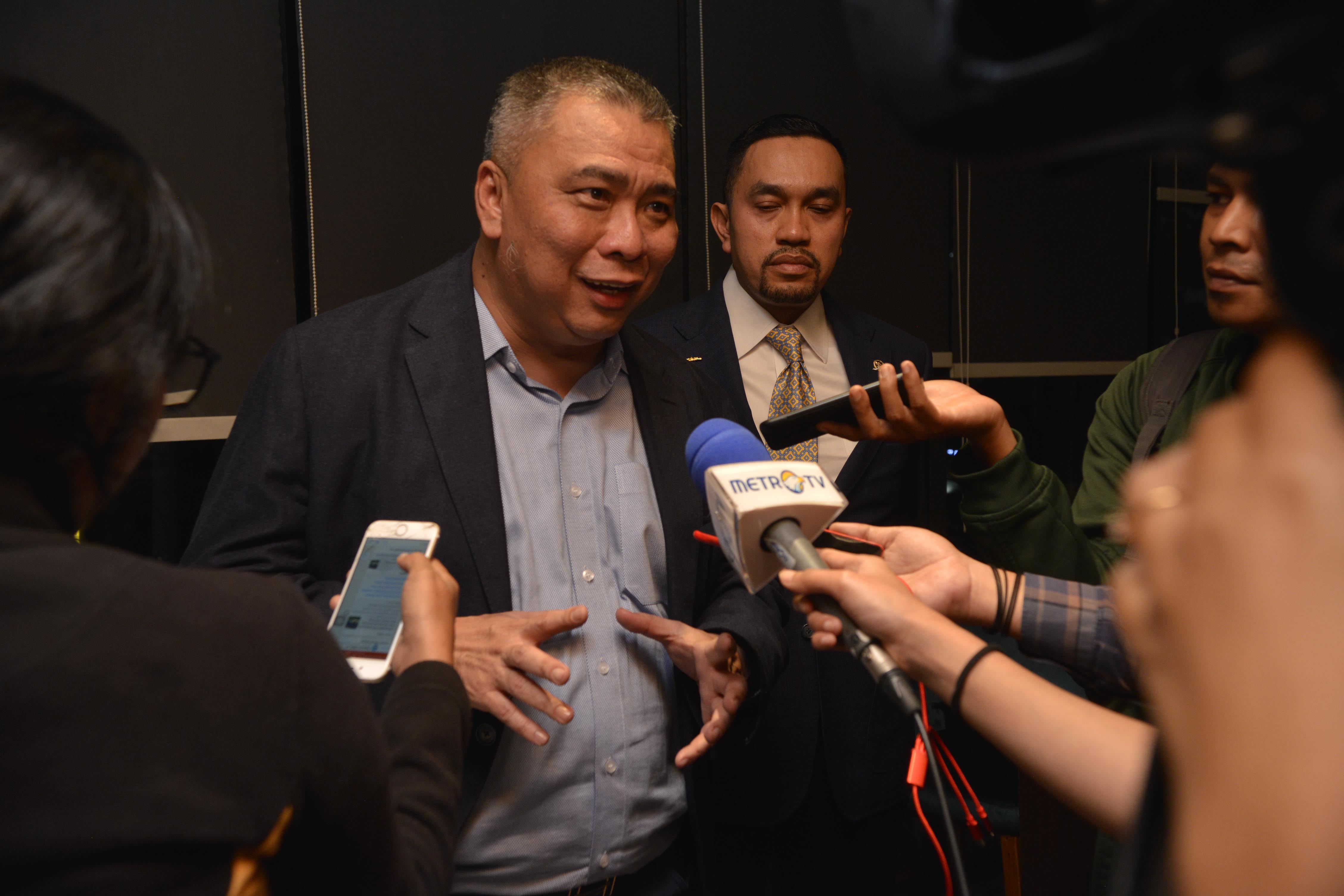 Ketua Fraksi DPR-RI Partai NasDem Ahmad Ali (kiri)