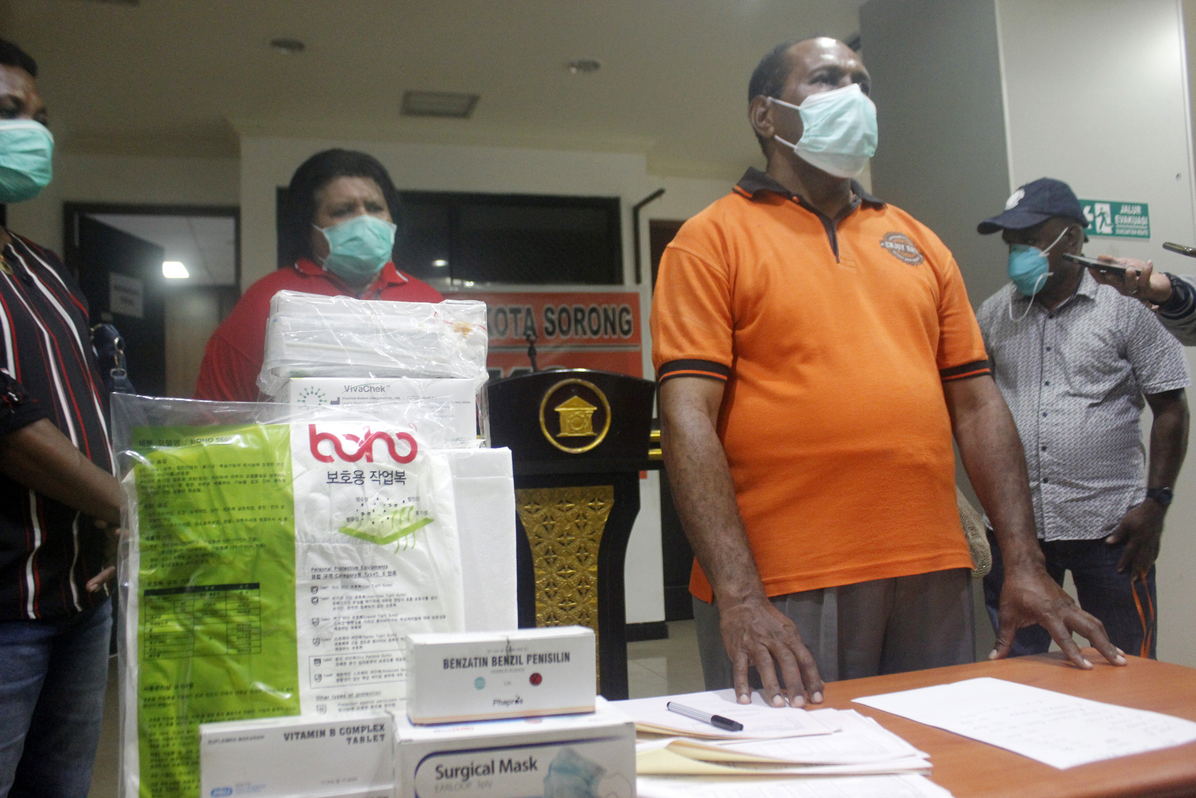 Tim Satuan Tugas Covid 19 Kota Sorong saat memberikan keterangan pers  di kantor Wali Kota Sorong, Papua Barat.