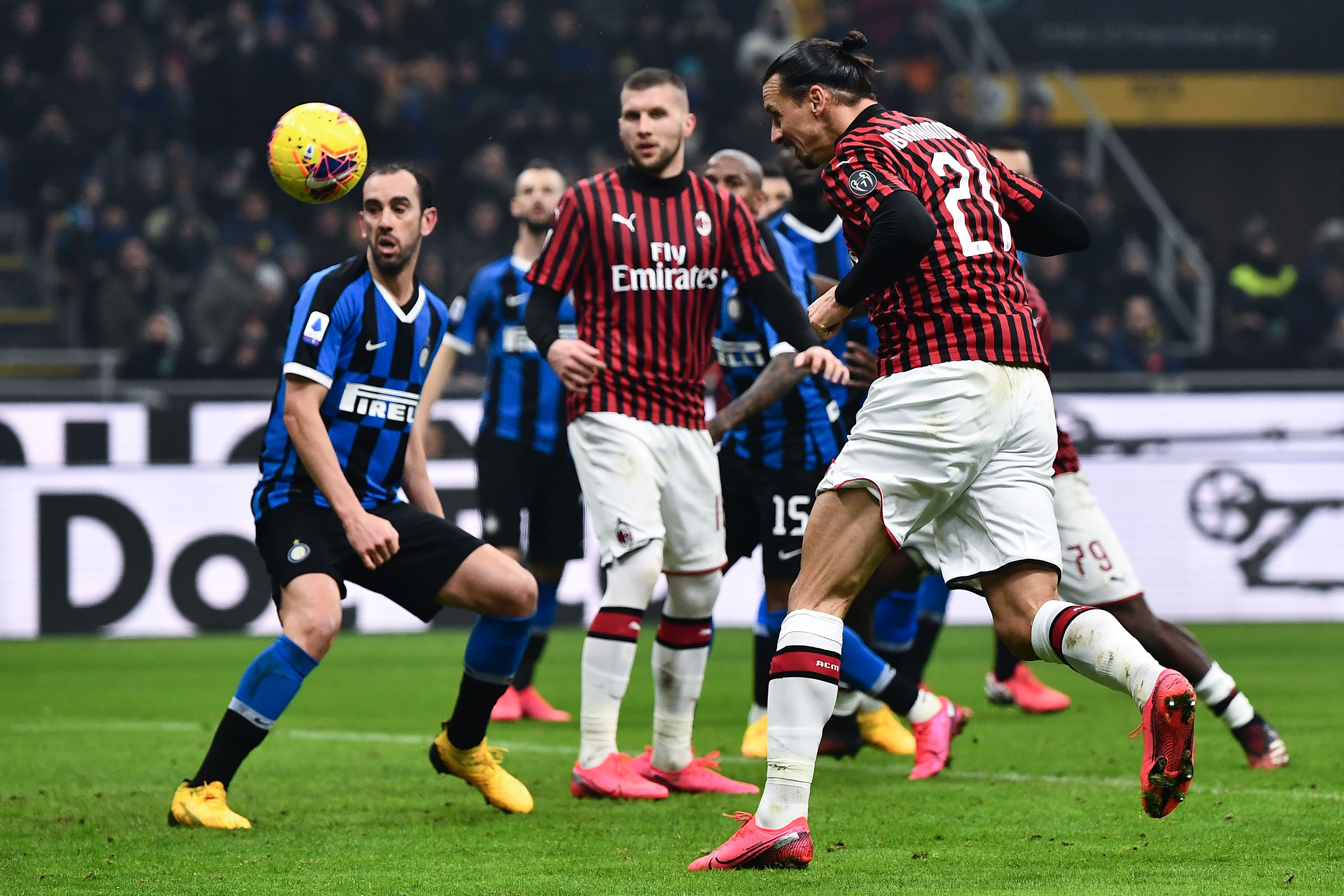 Laga Serie A antara AC Milan dan Inter Milan