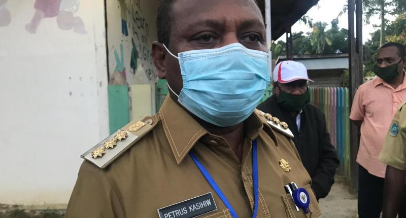 Bupati Teluk Bintuni Petrus Kasihiw