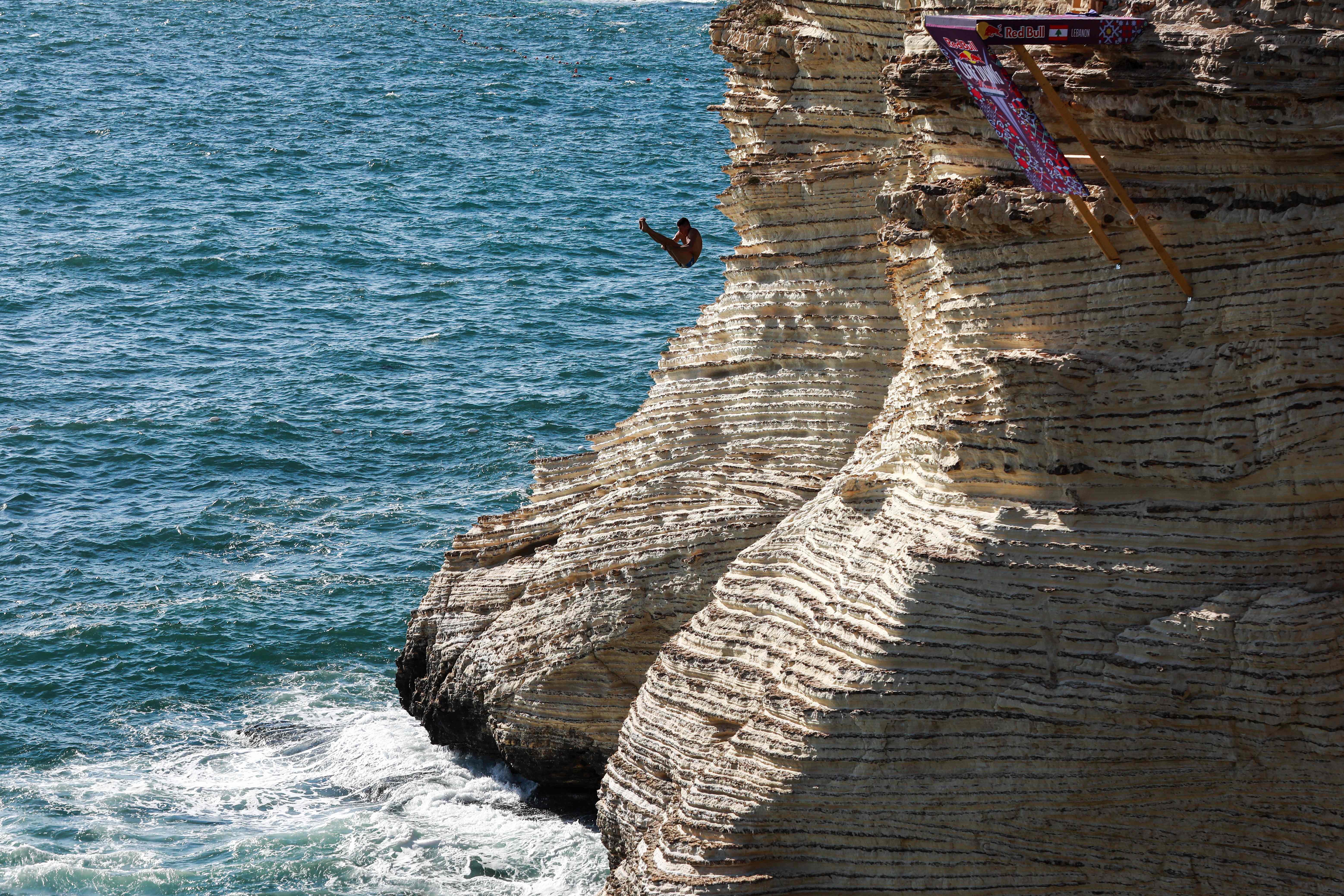 Ilustrasi ajang Red Blull Cliff Diving